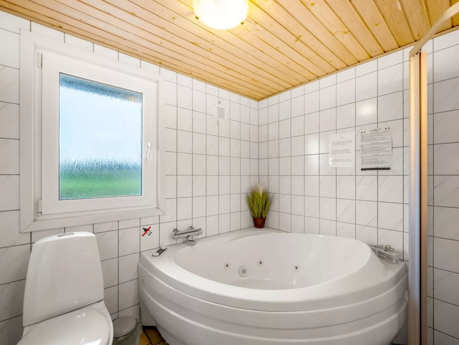 "Lambe" -  from the sea-Binnen