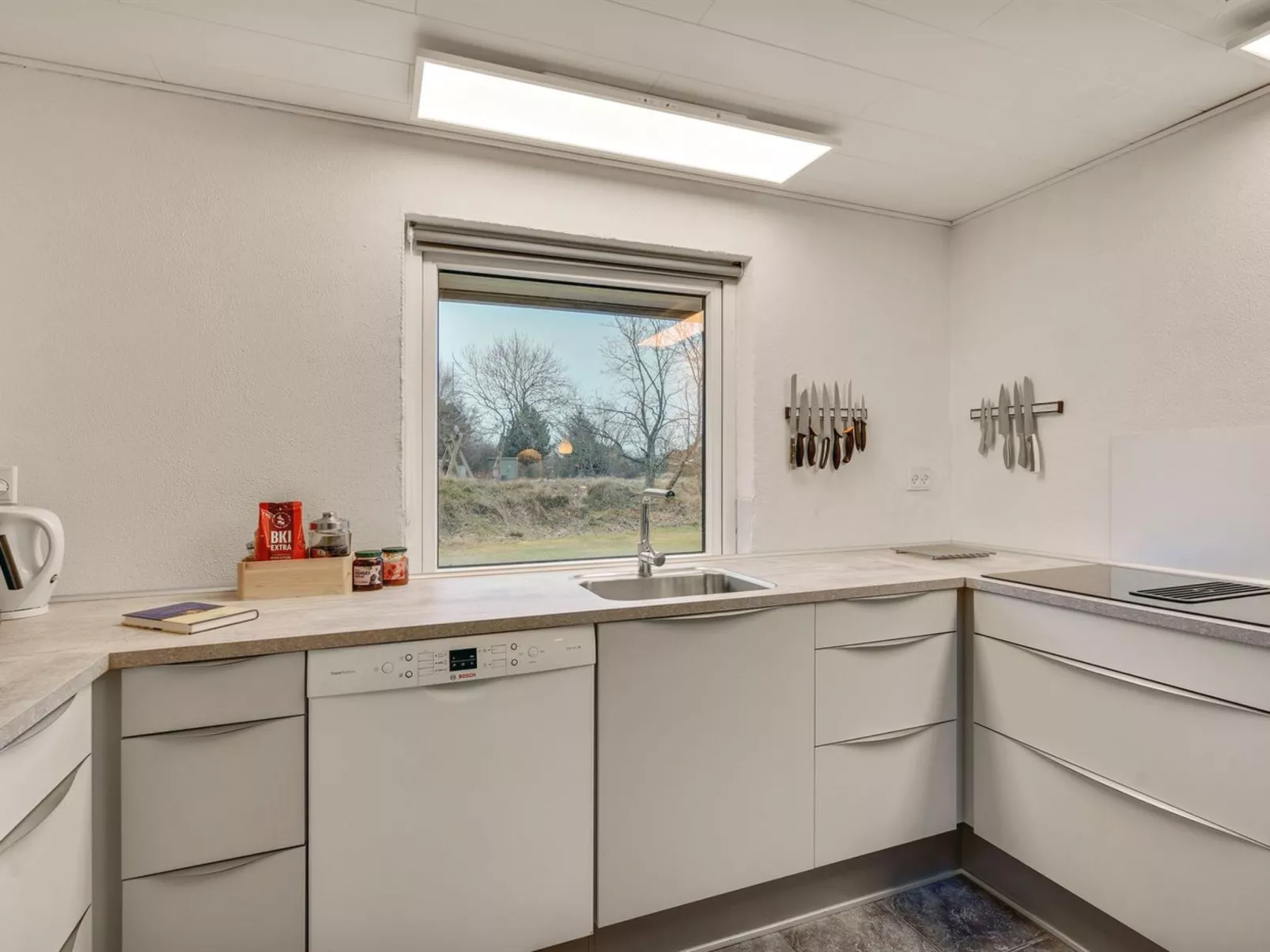 "Vicktoria" - 500m to the fjord-Binnen