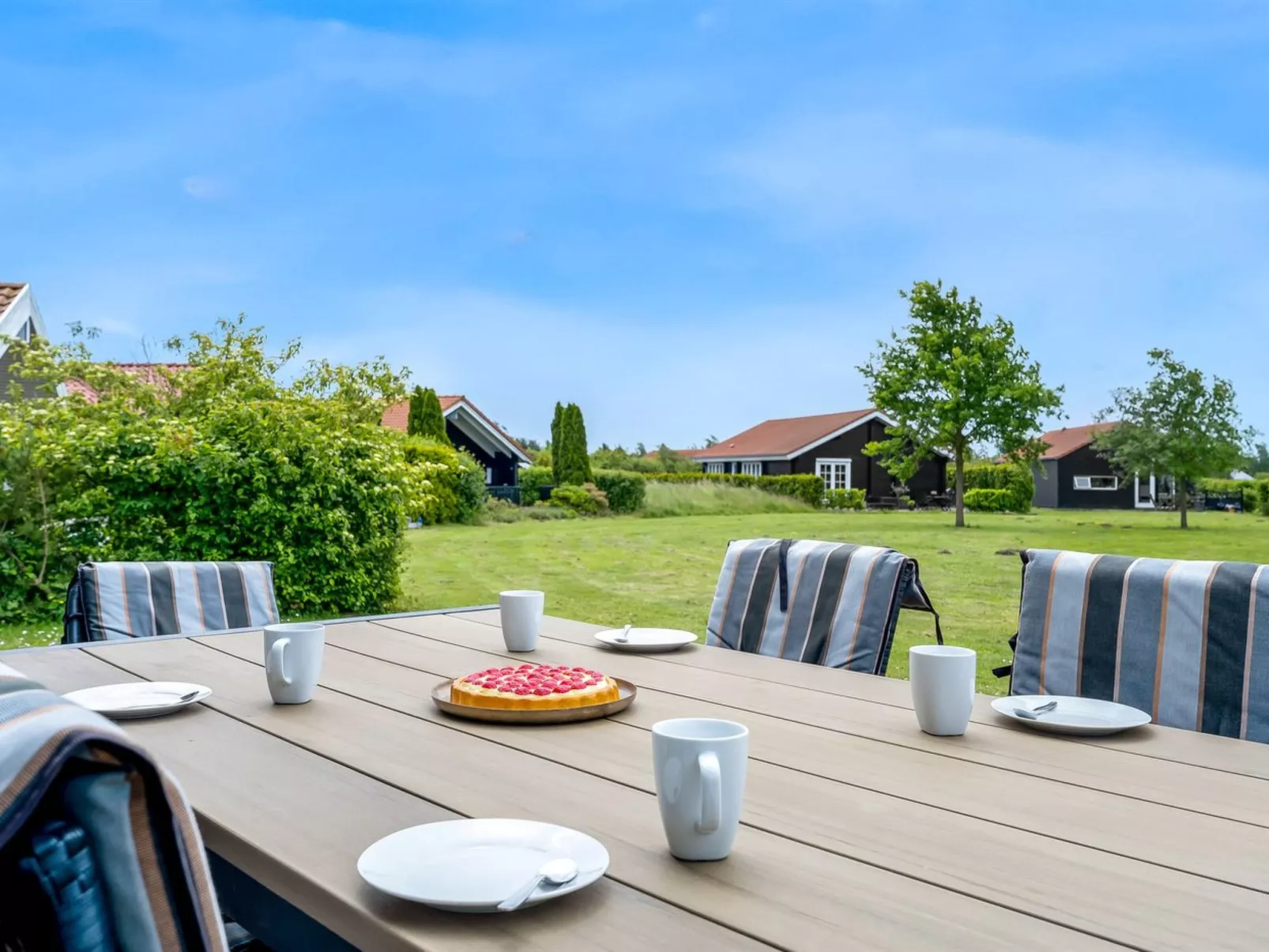 "Birtir" - 1.2km from the sea-Buiten