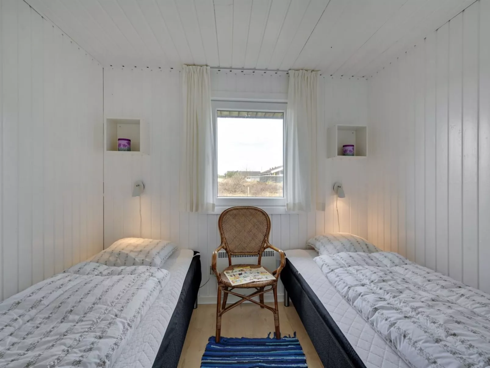 "Shalez" -  from the sea-Binnen