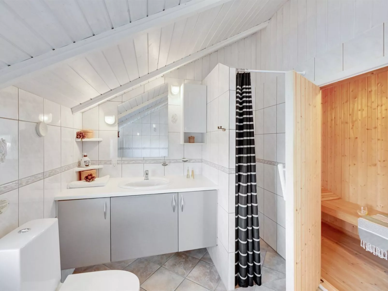 "Cyrill" - 250m to the fjord-Binnen