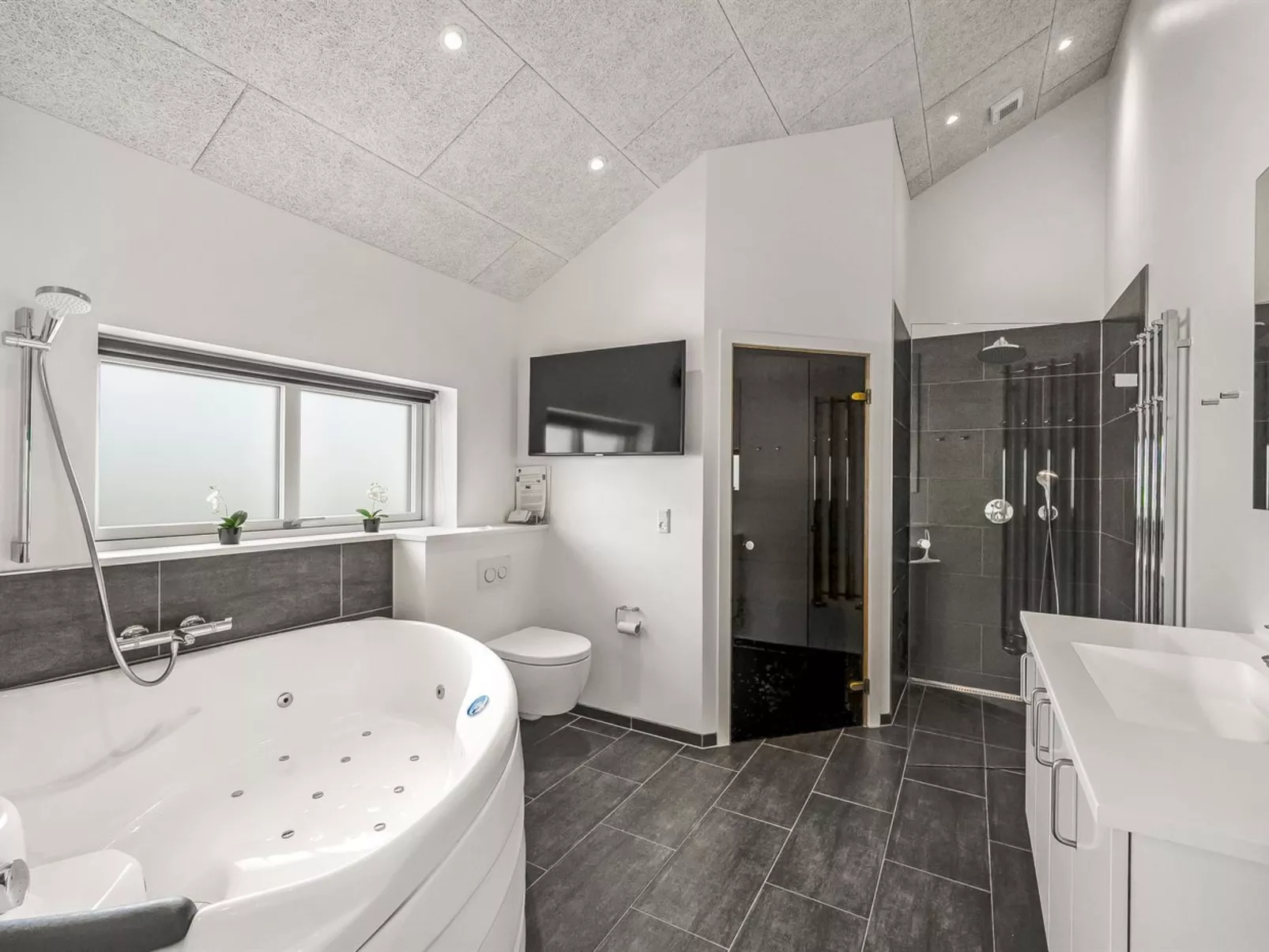 "Ennie" -  from the sea-Binnen