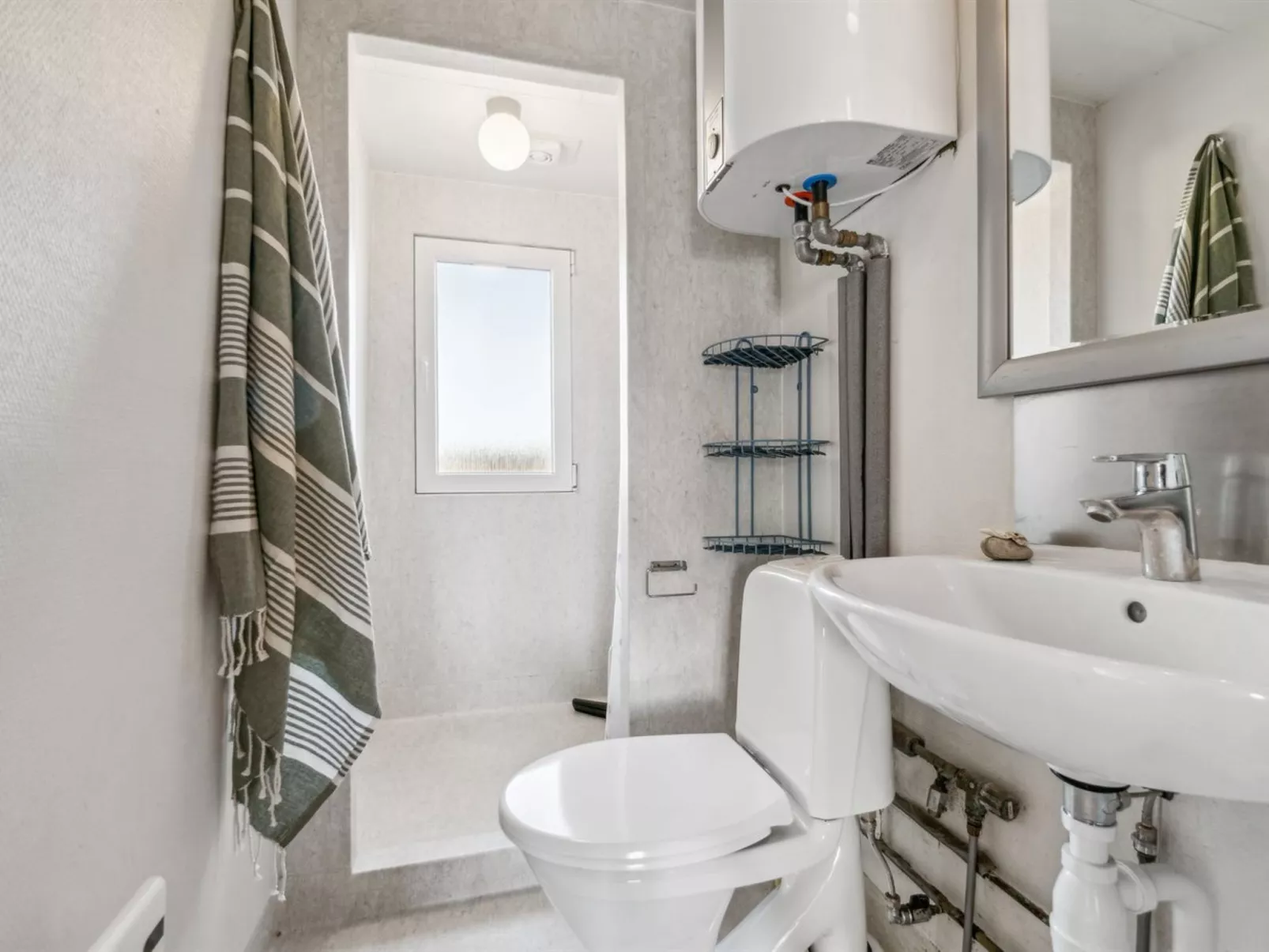 "Avelin" - 800m from the sea-Binnen