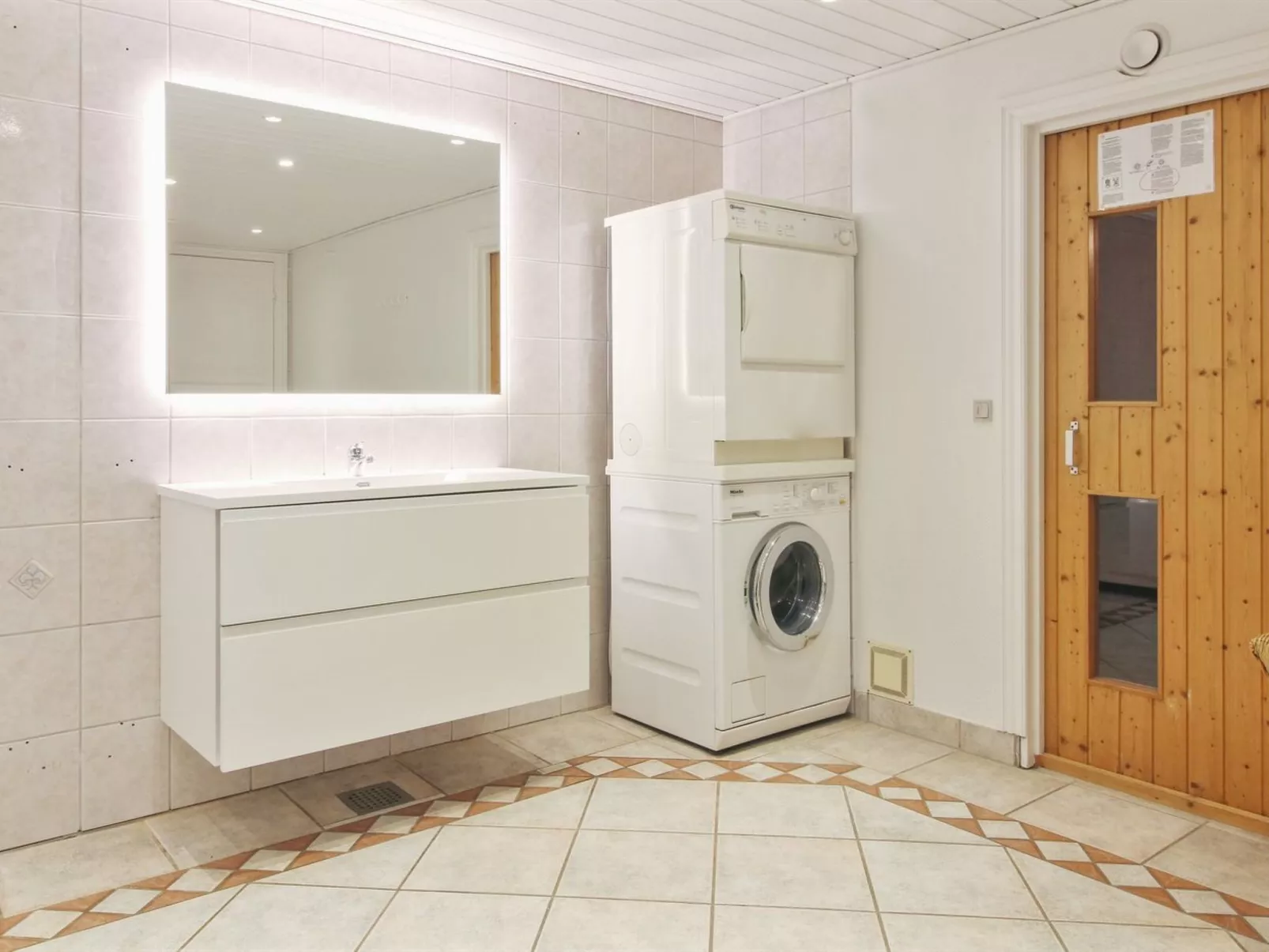 "Mikaela" - 1km from the sea-Binnen