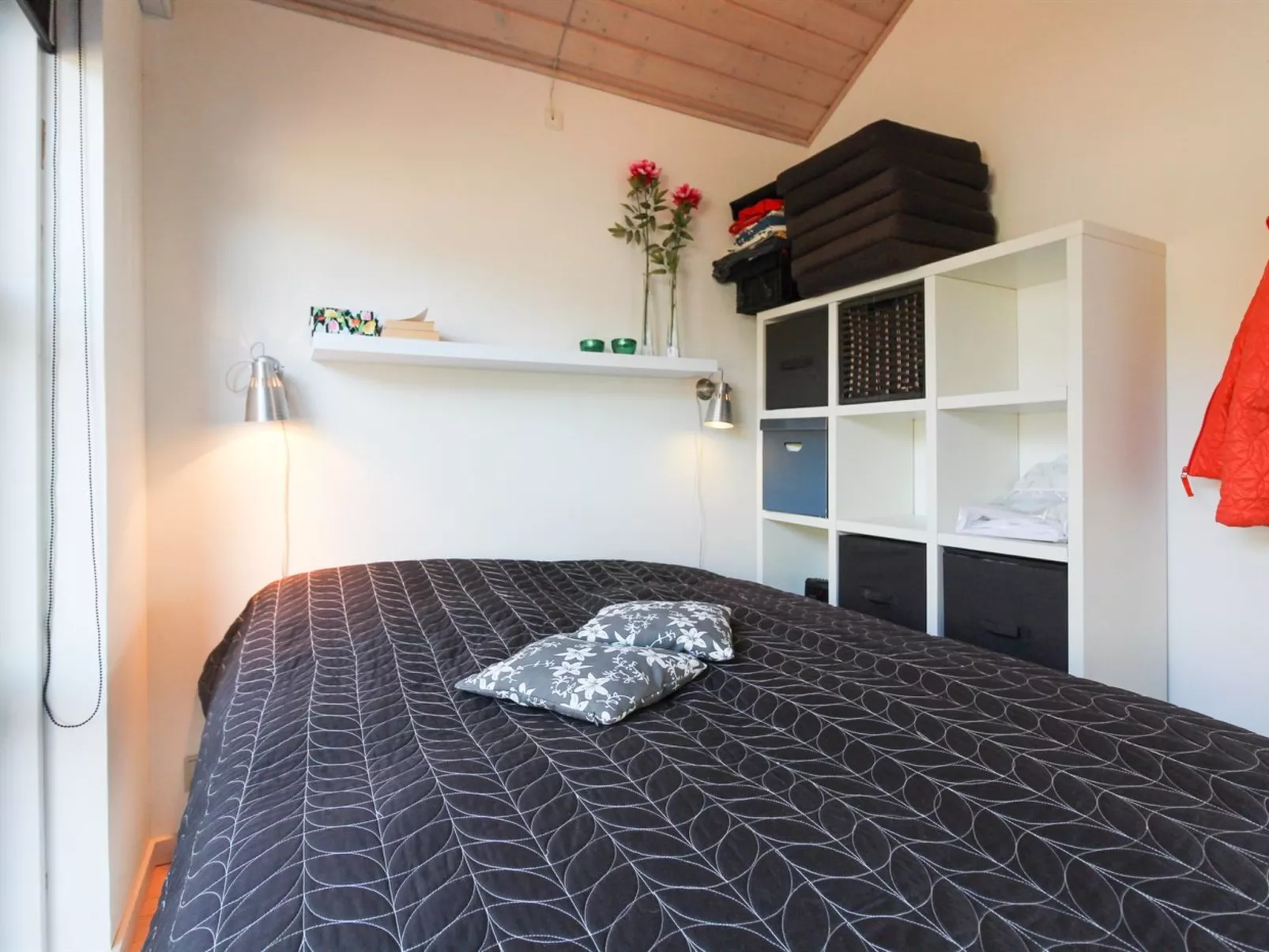 "Grim" - 5m from the sea-Binnen