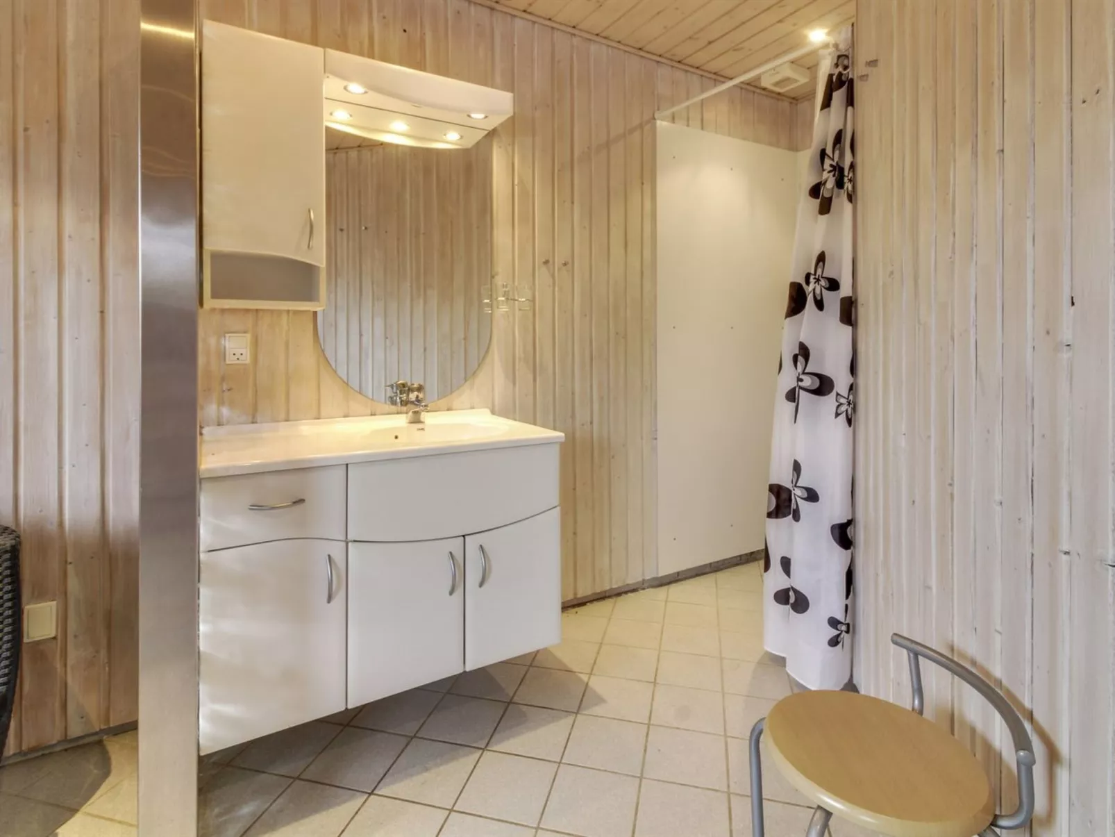 "Reidar" - 1km from the sea-Binnen