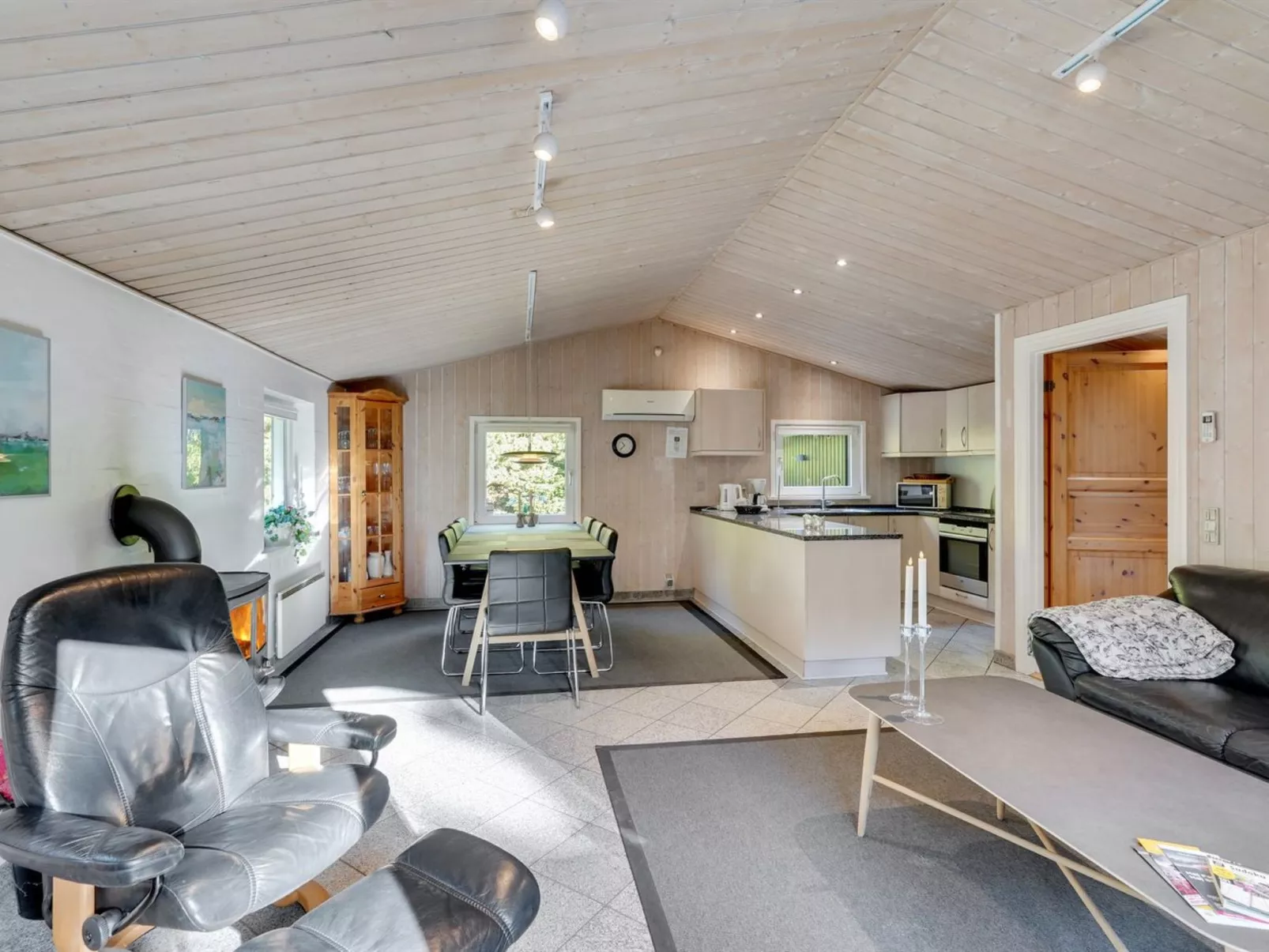 "Jul" - 900m from the sea-Binnen