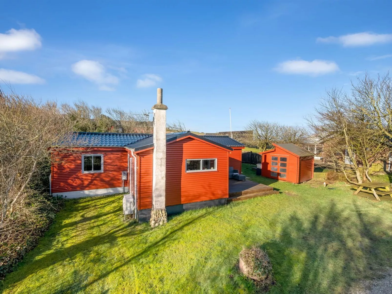 "Alpi" - 250m to the fjord-Buiten