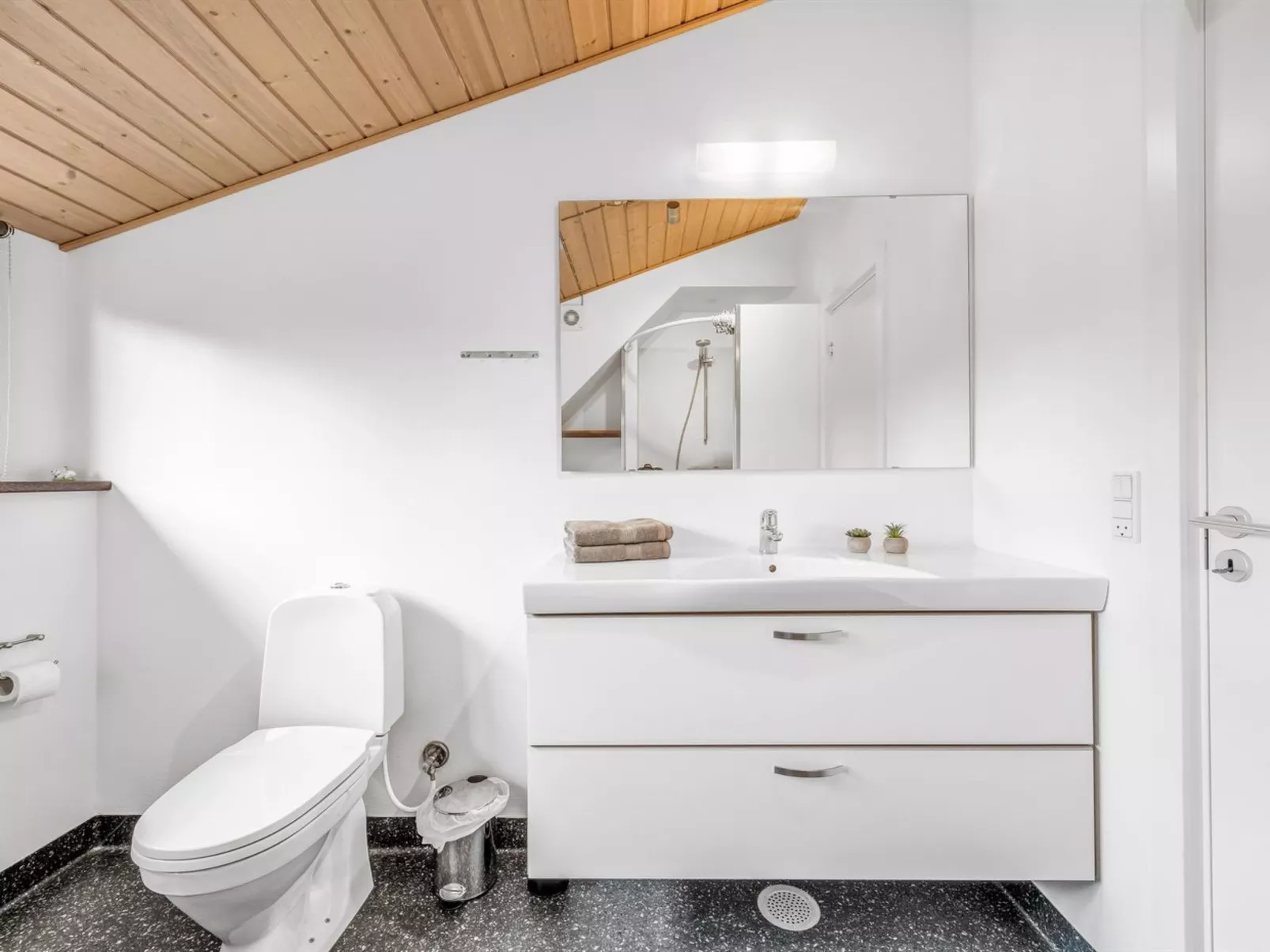 "Martje" - 900m from the sea-Binnen