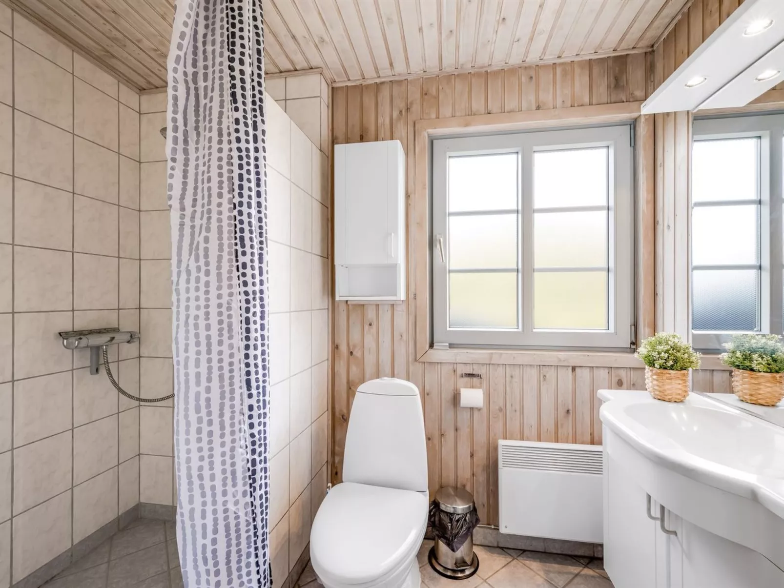 "Dina" - 200m to the fjord-Binnen