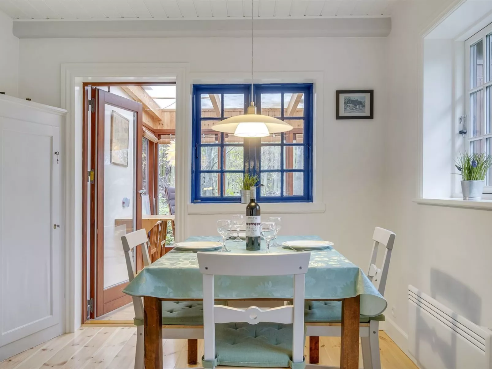 "Tabetha" - 25m from the sea-Binnen