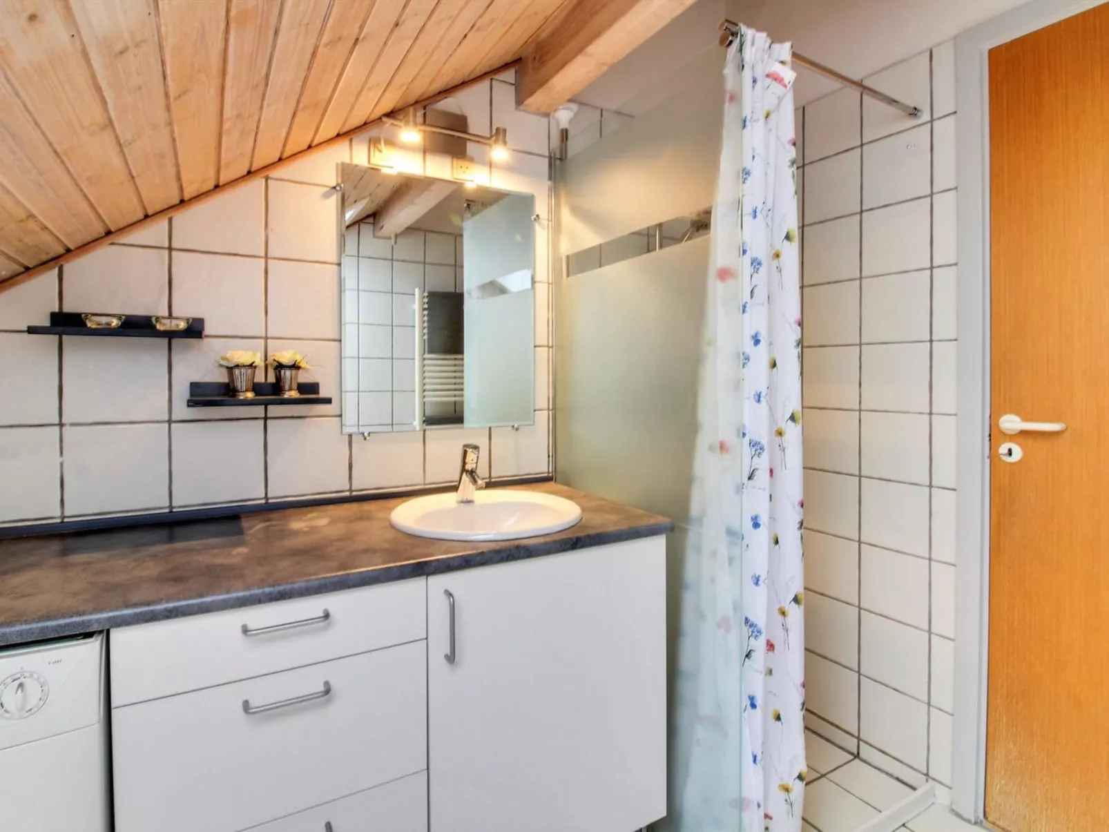 "Arabella" - 2.3km from the sea - Binnen