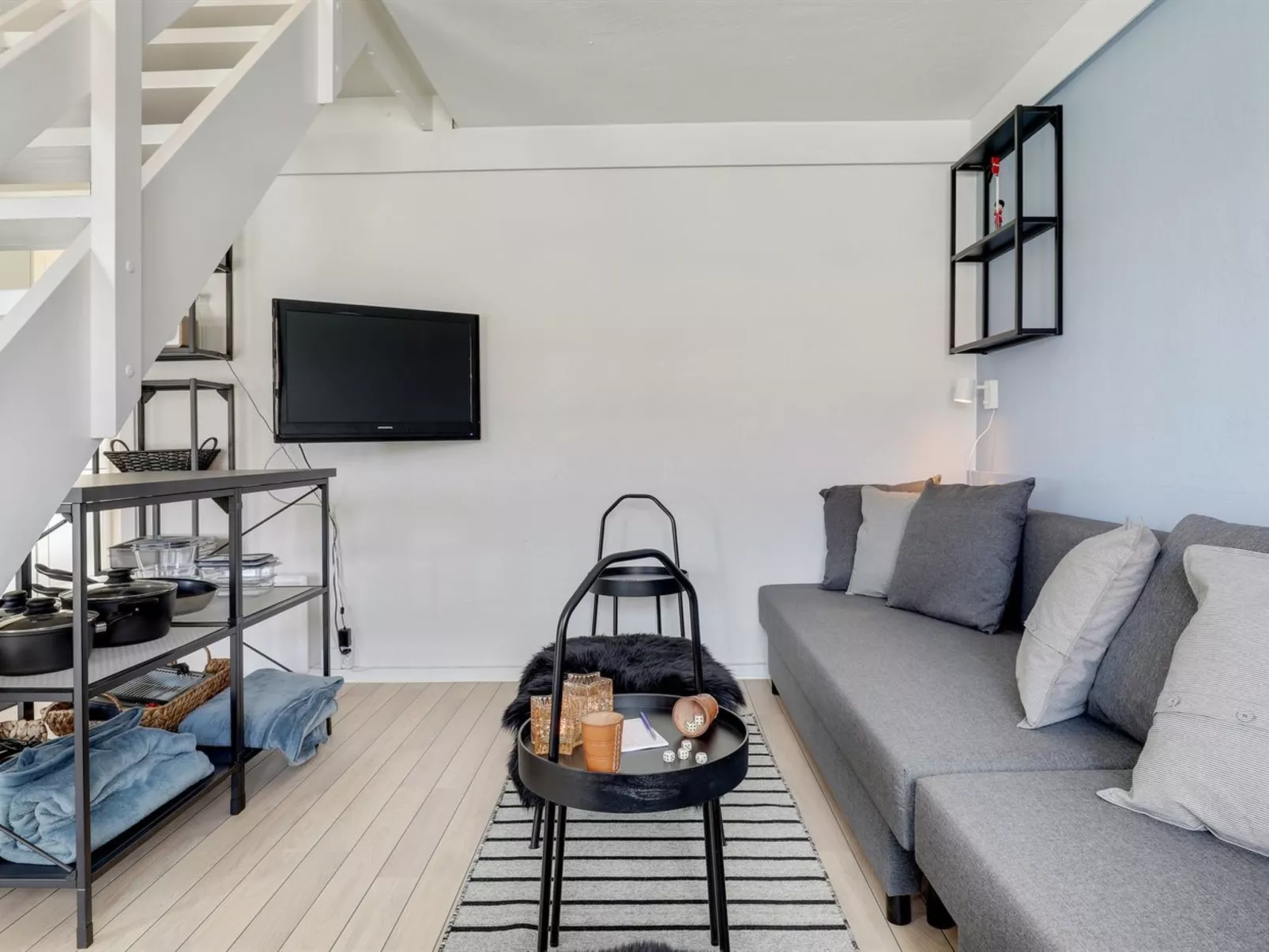 "Majvi" - 300m from the sea-Binnen