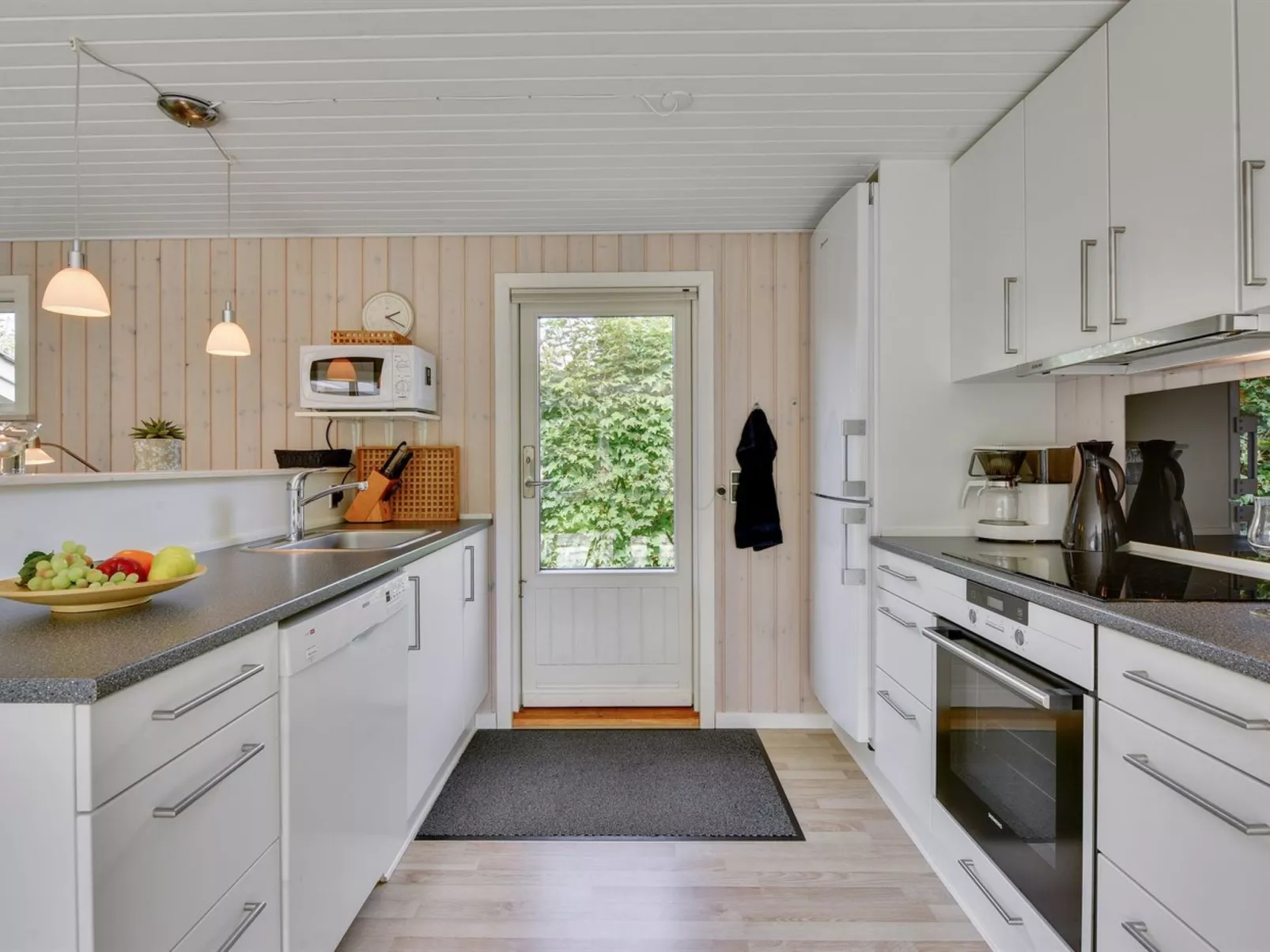 "Anabella" - 400m to the fjord-Binnen