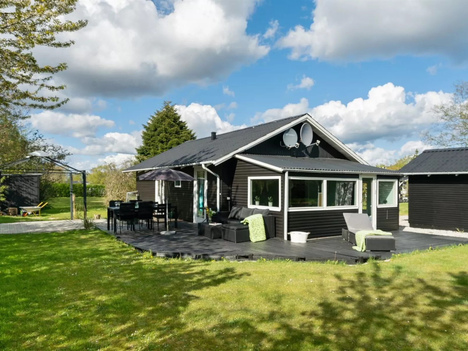 "Akira" - 500m to the fjord-Buiten