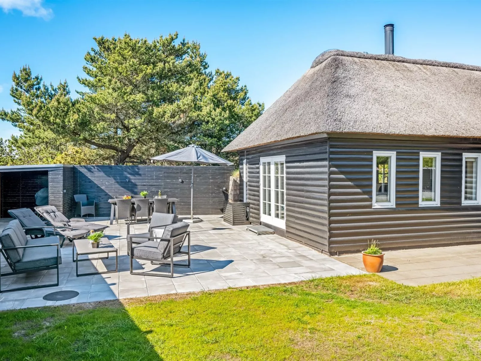 "Aila" - 1.4km from the sea-Buiten