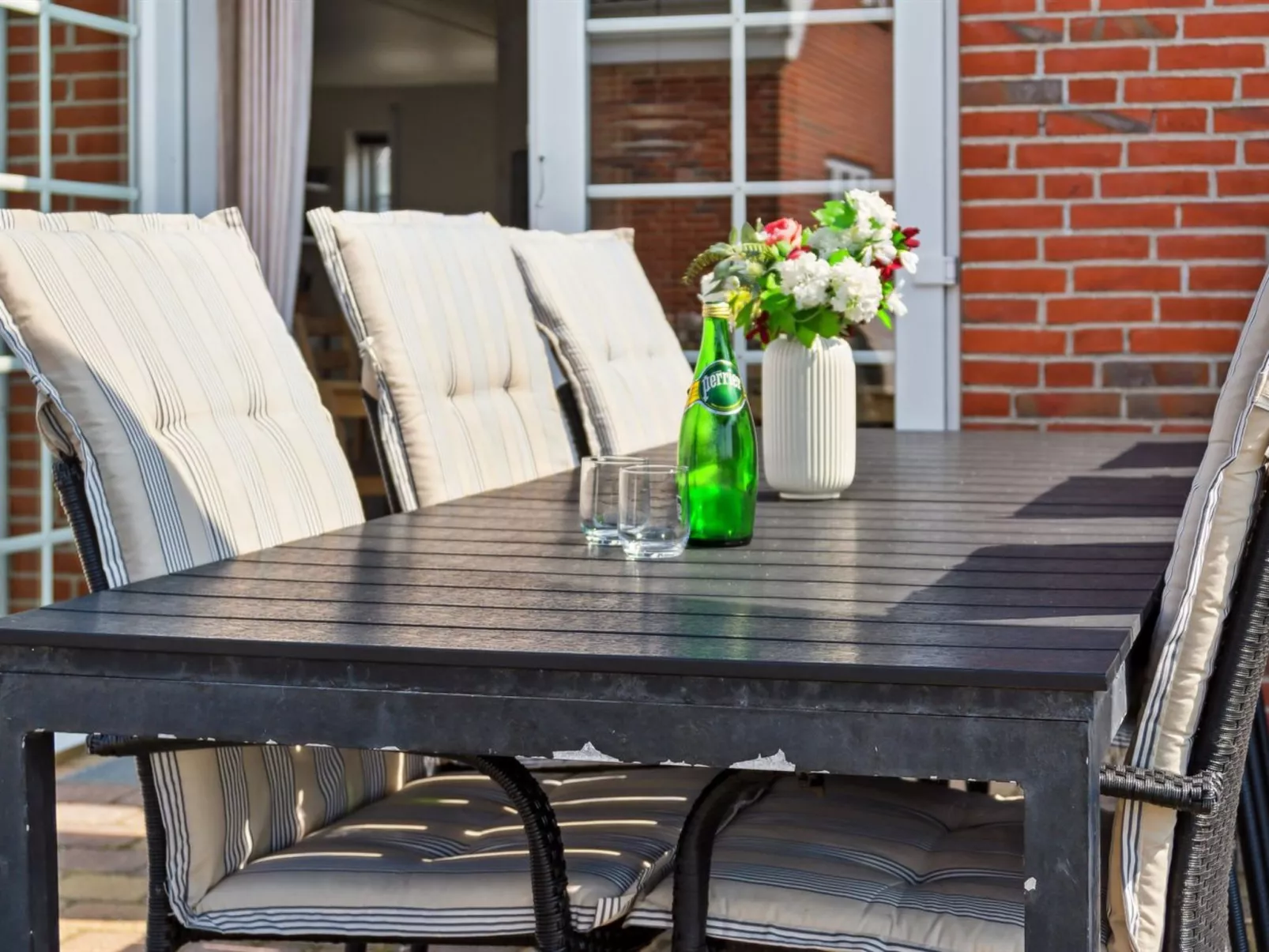 "Langsom" - 100m from the sea-Buiten