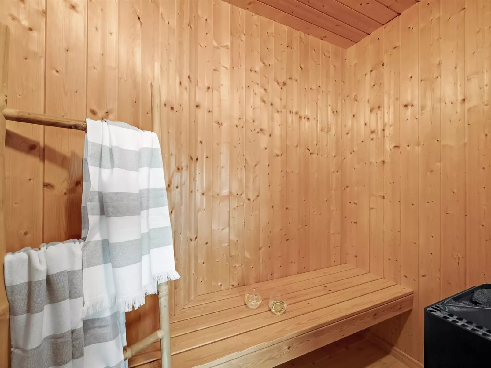 "Sochyeta" - 150m from the sea-Binnen