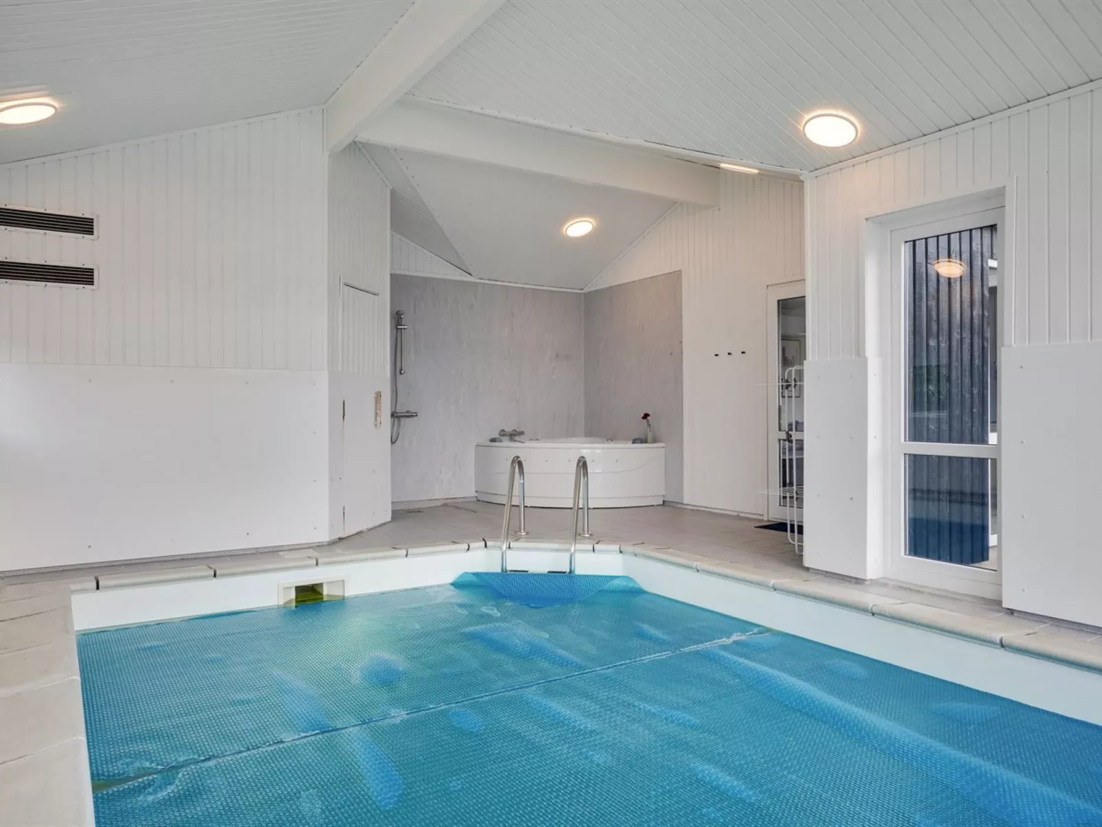 "Bjarki" - 800m from the sea-Binnen