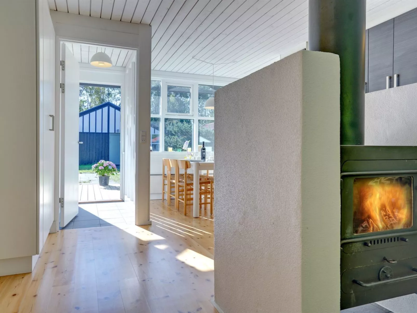 "Bergit" - 55m from the sea-Binnen