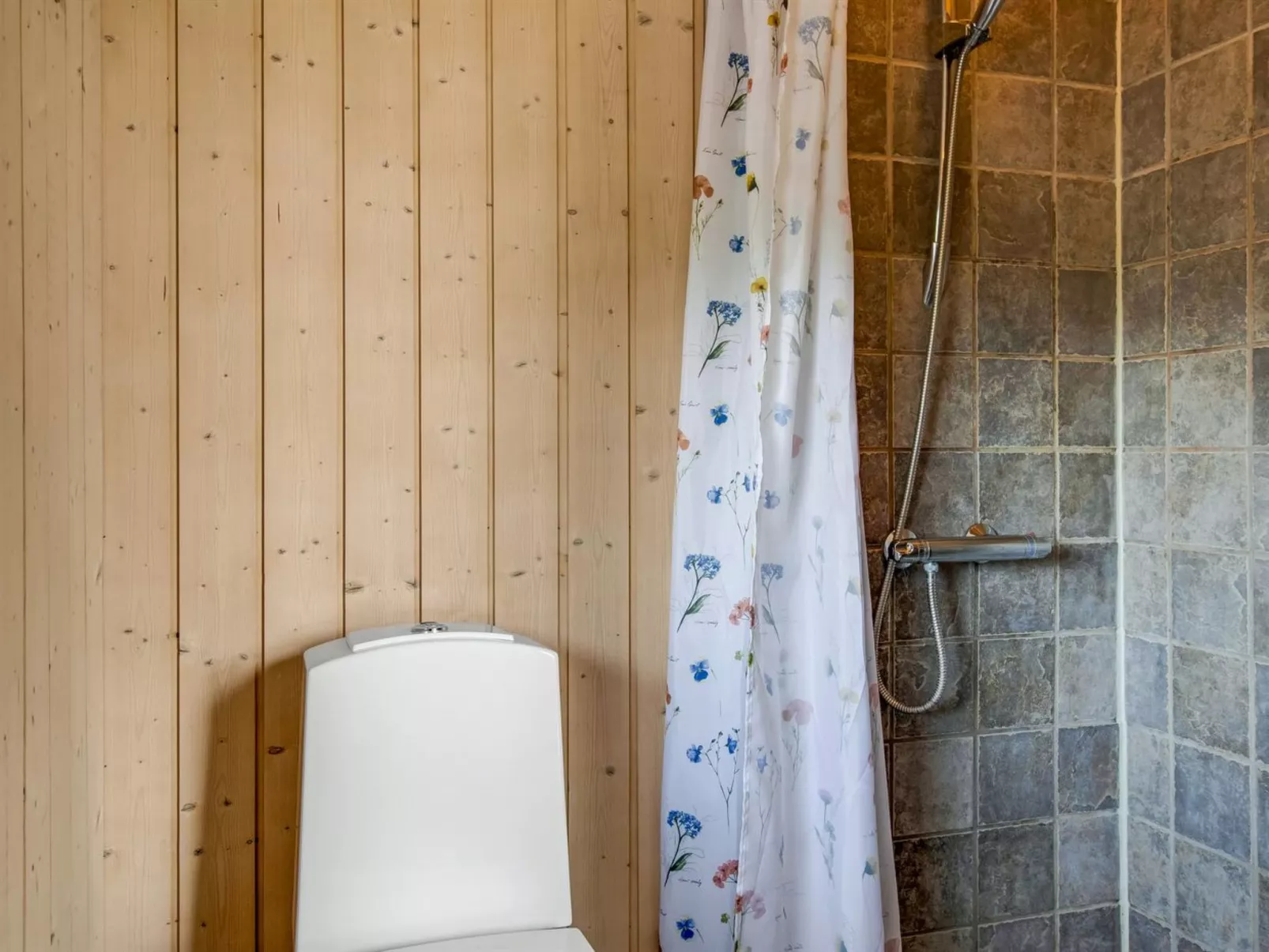 "Svenny" - 800m from the sea-Binnen