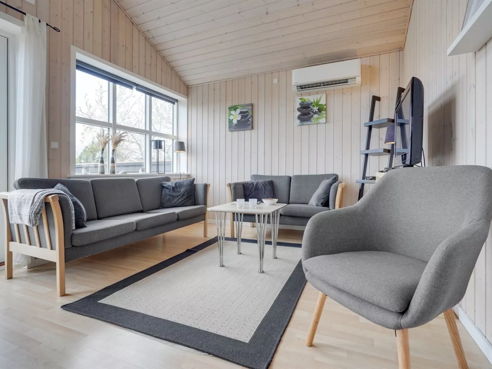 "Evin" - 800m from the sea-Binnen