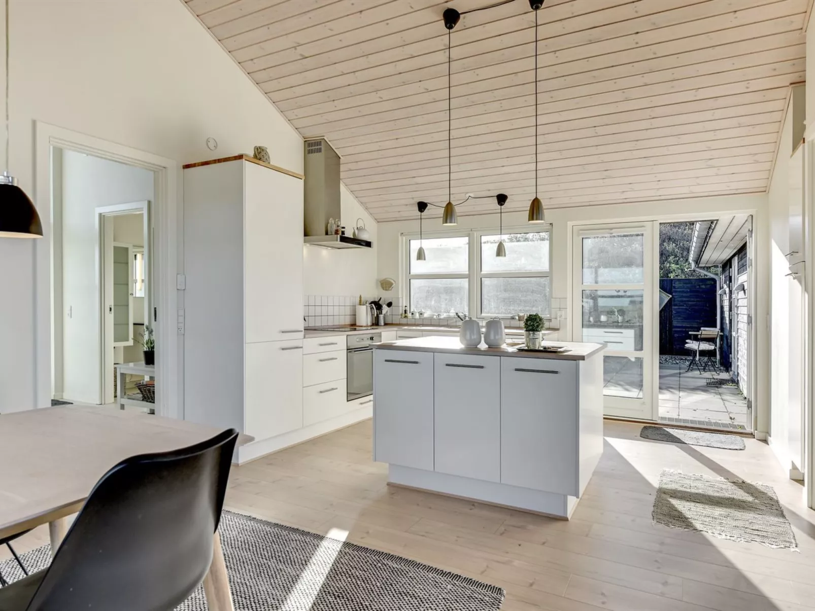 "Dimka" - 300m from the sea-Binnen