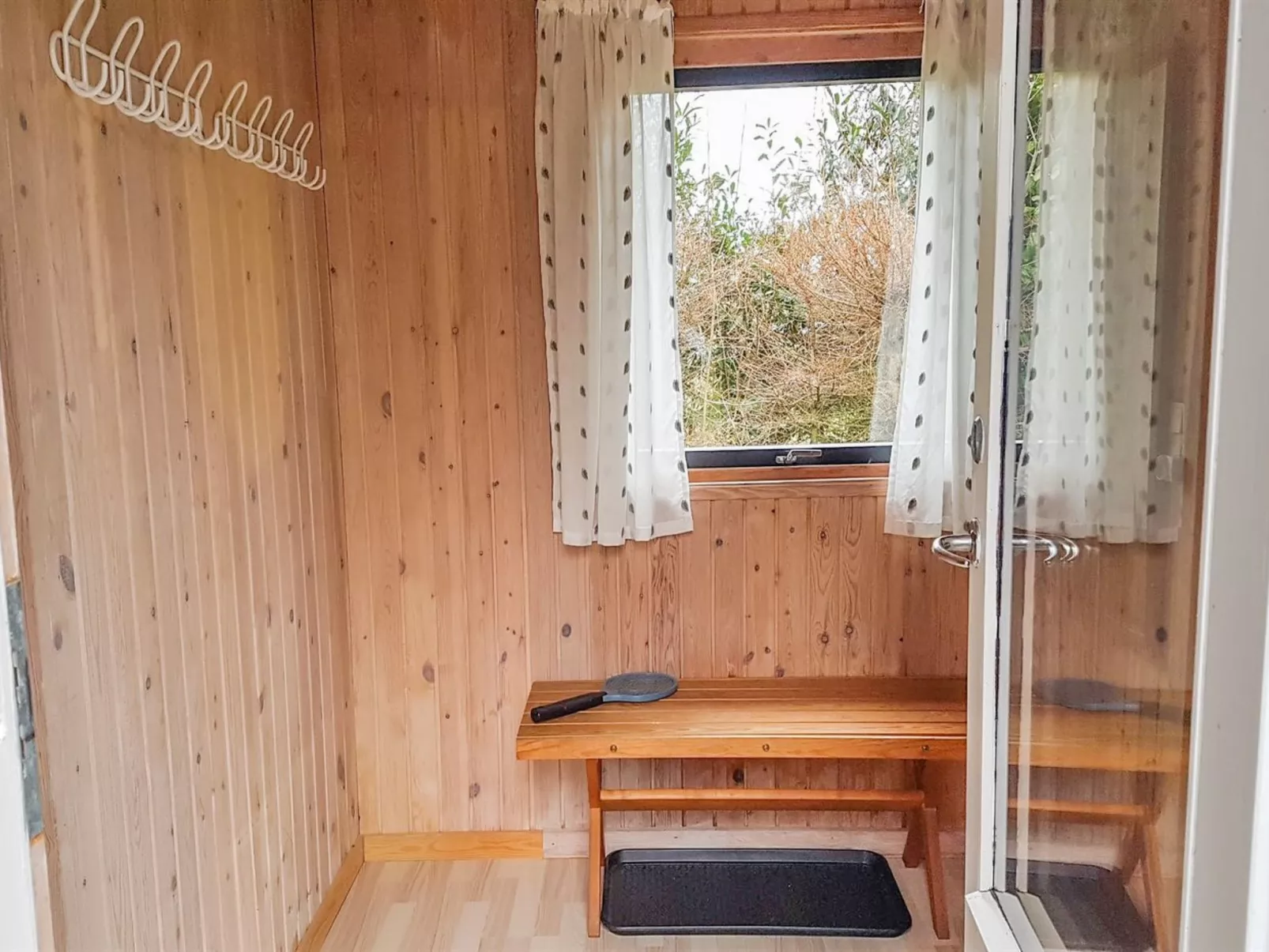 "Frode" - 400m from the sea-Binnen