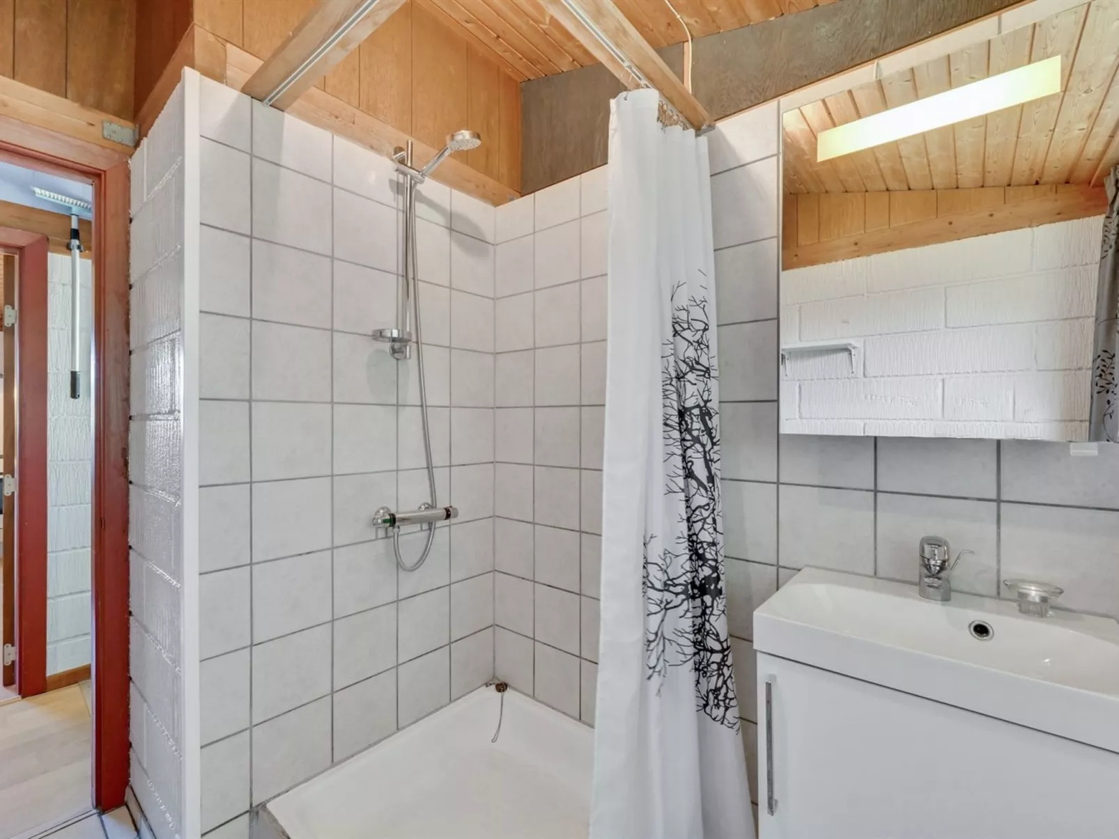 "Agna" - 700m to the fjord-Binnen