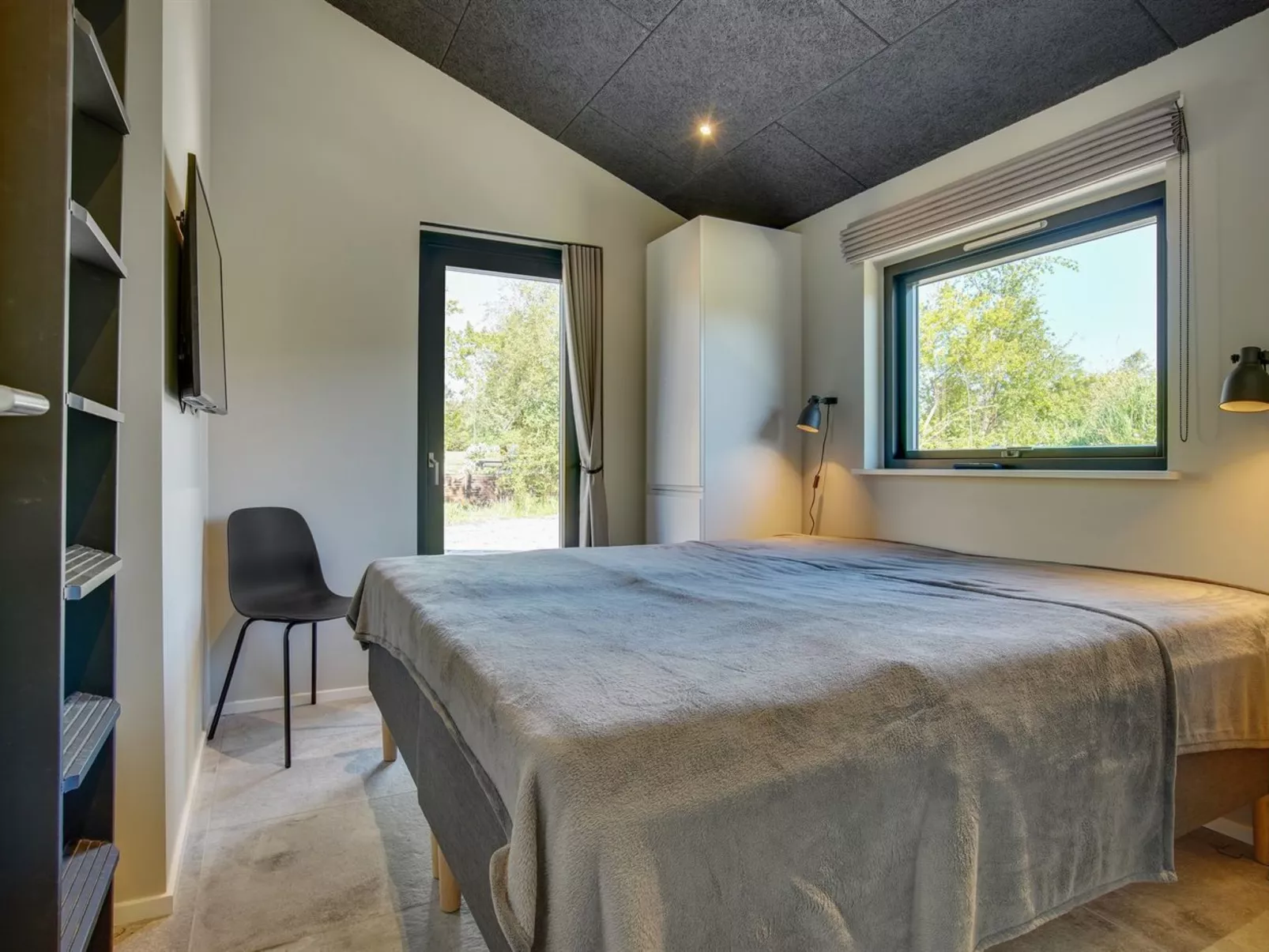 "Ileana" -  from the sea-Binnen