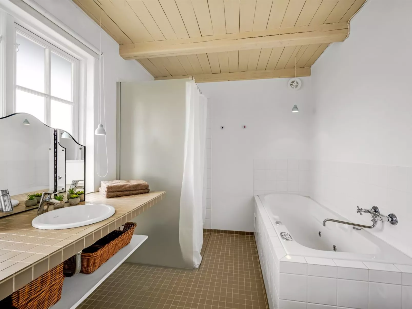 "Jamie" - 200m from the sea-Binnen