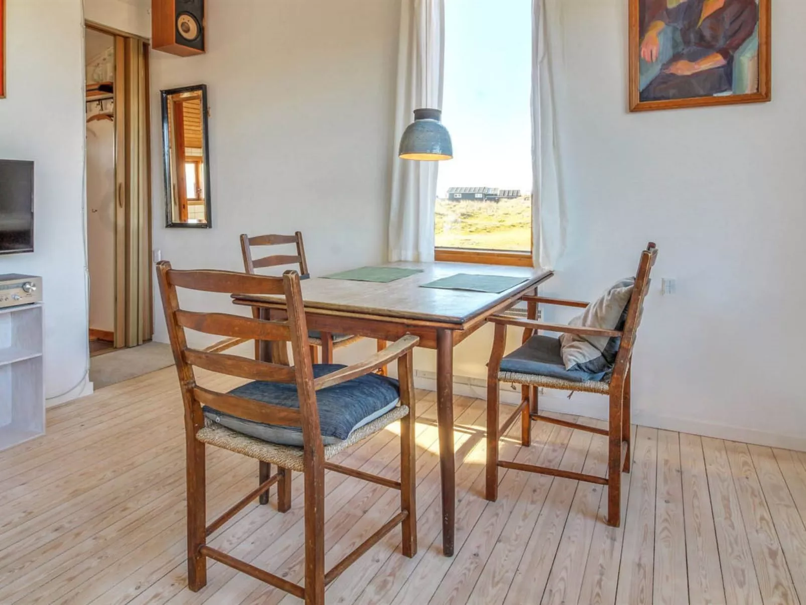 "Jules" - 300m from the sea-Binnen