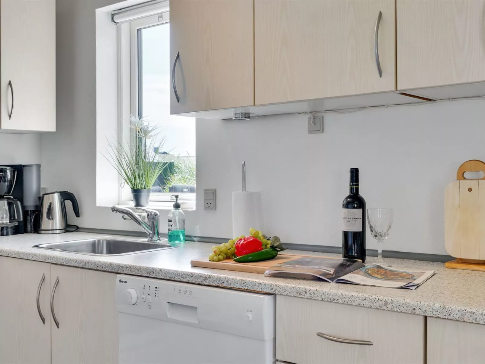 "Ludwik" - 150m from the sea-Binnen