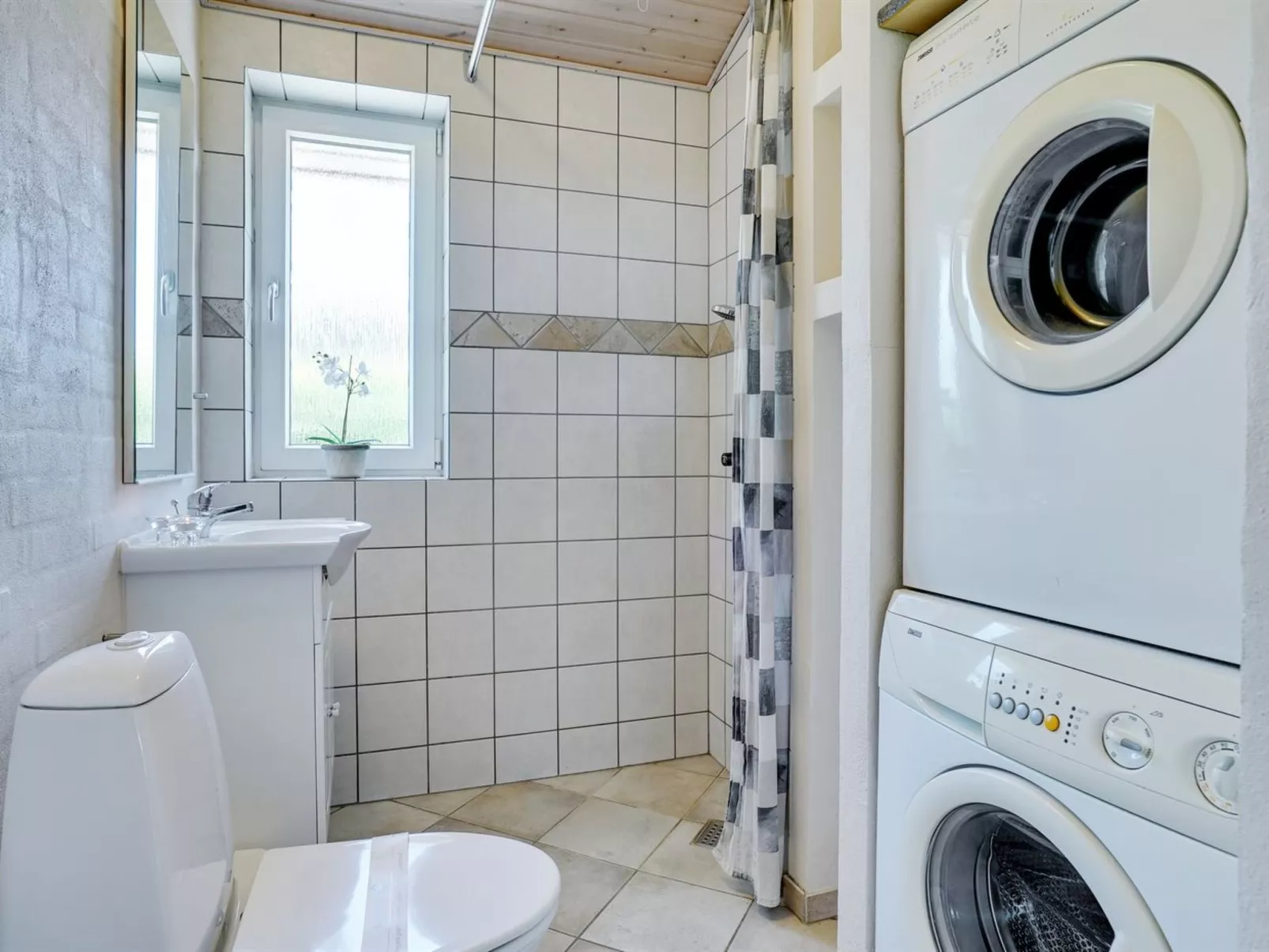 "Kajana" - 400m from the sea-Binnen