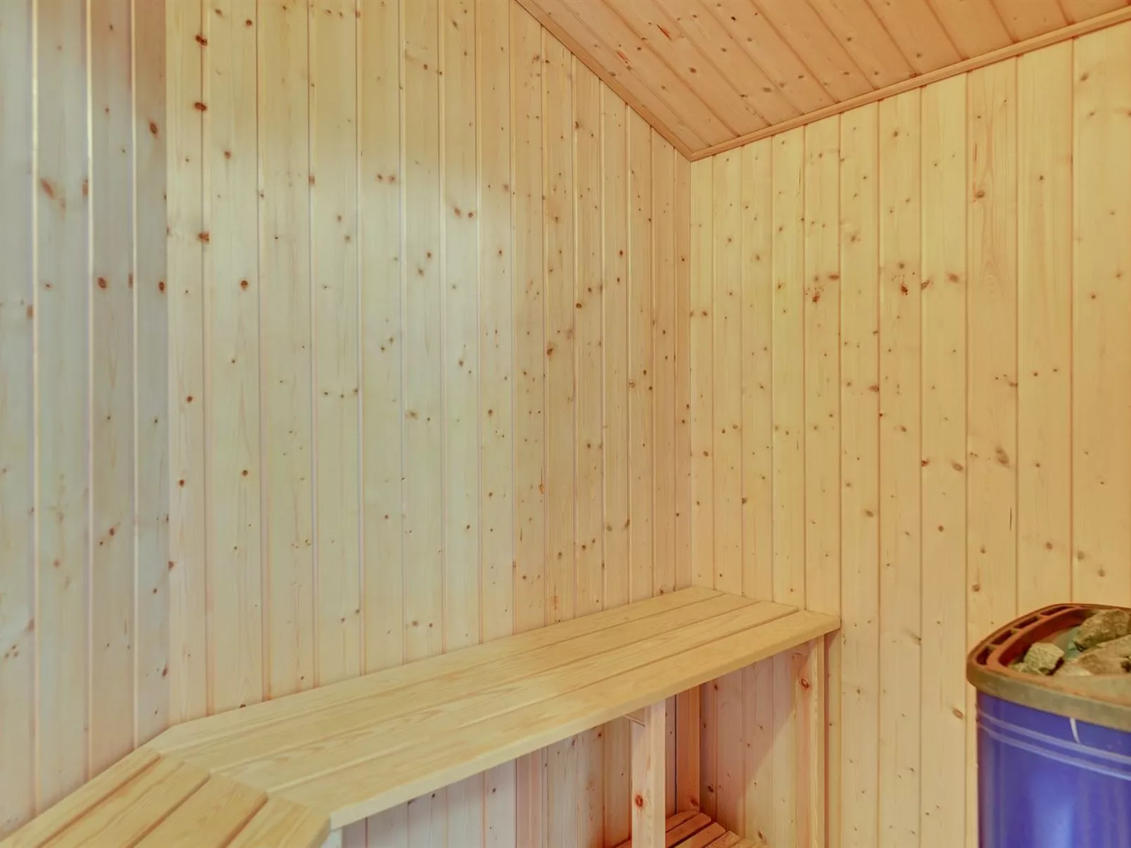 "Hildegarde" - 900m from the sea-Binnen