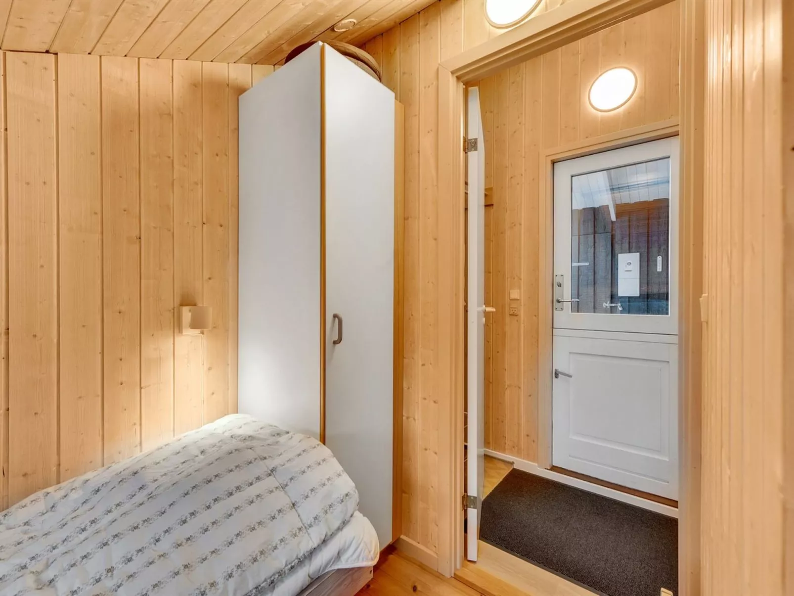 "Durita" - 600m to the fjord-Binnen