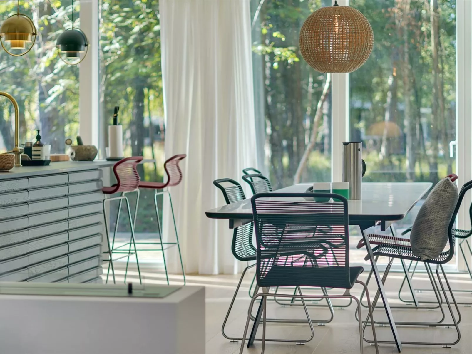 "Iwa" - 475m from the sea-Binnen