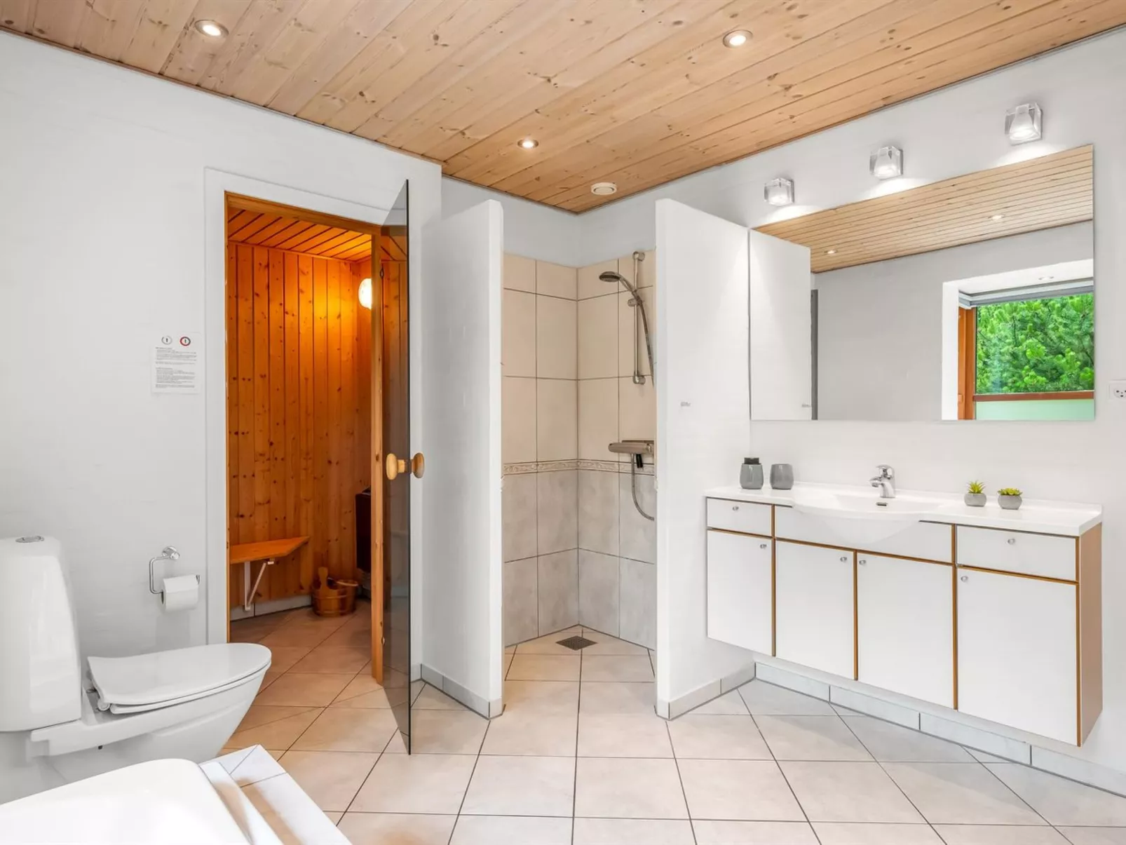 "Thormar" - 1.5km from the sea-Binnen