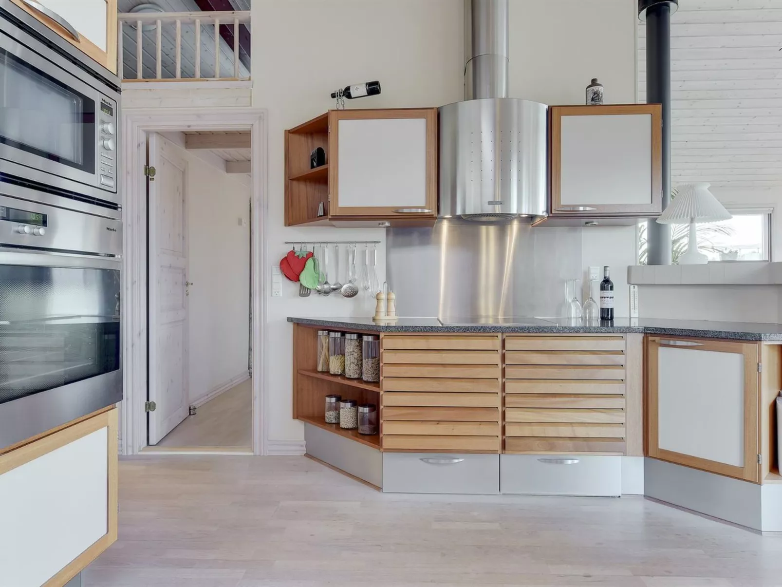 "Fam" - 300m from the sea-Binnen