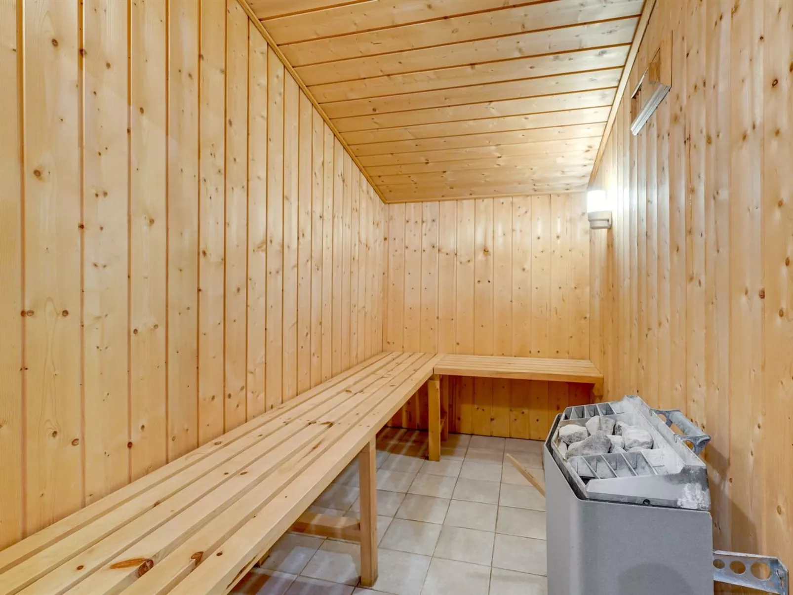 "Aileen" - 900m from the sea-Binnen