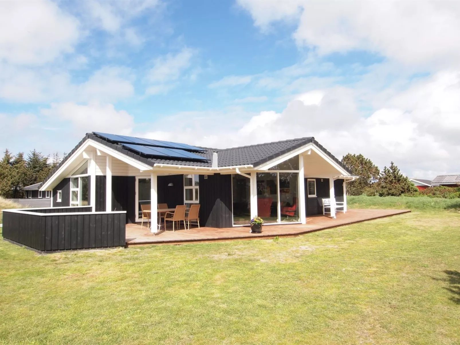 "Helen" - 500m to the fjord-Buiten