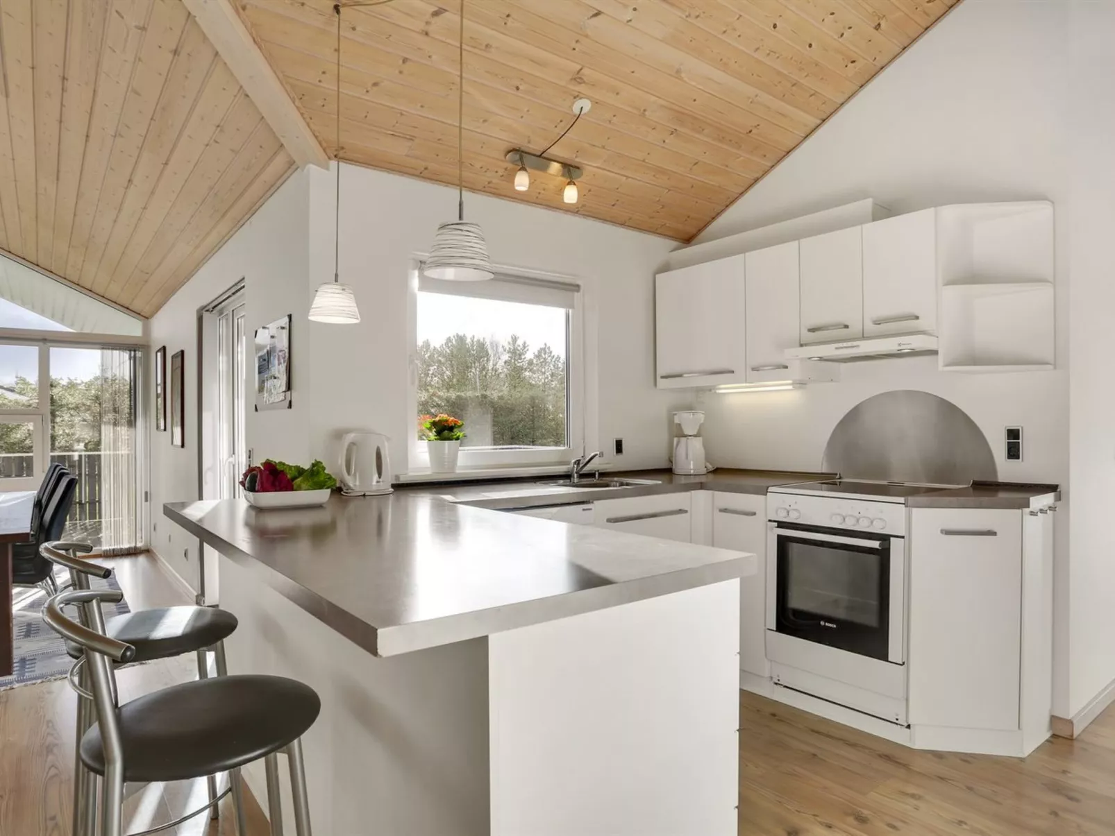 "Lirim" - 50m from the sea-Binnen