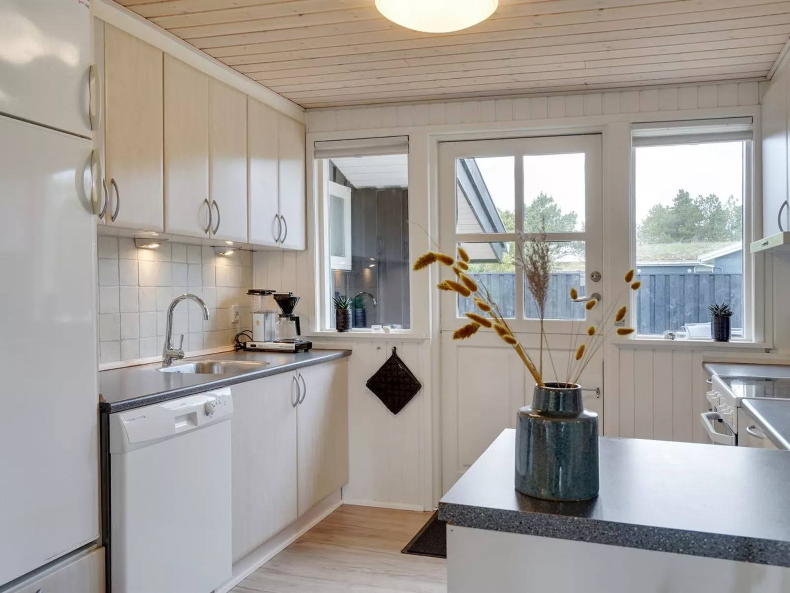 "Monja" - 2.2km from the sea-Binnen