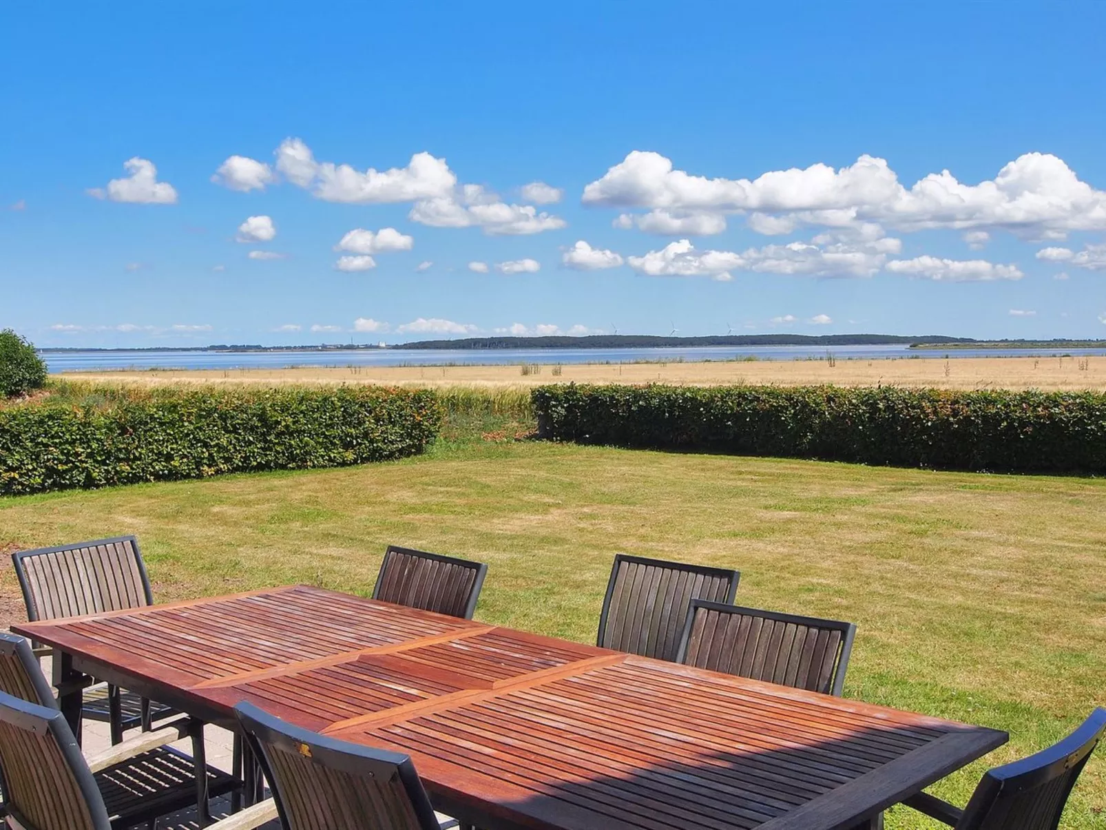 "Spase" - 250m to the fjord-Buiten