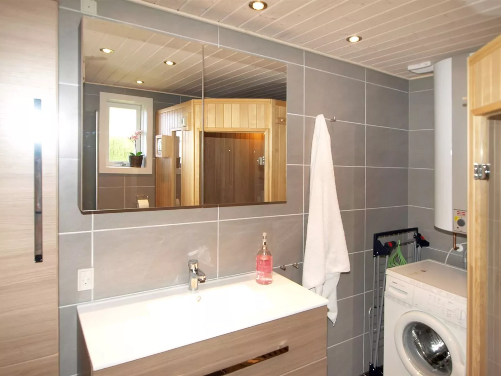 "Jolanda" - 800m from the sea-Binnen