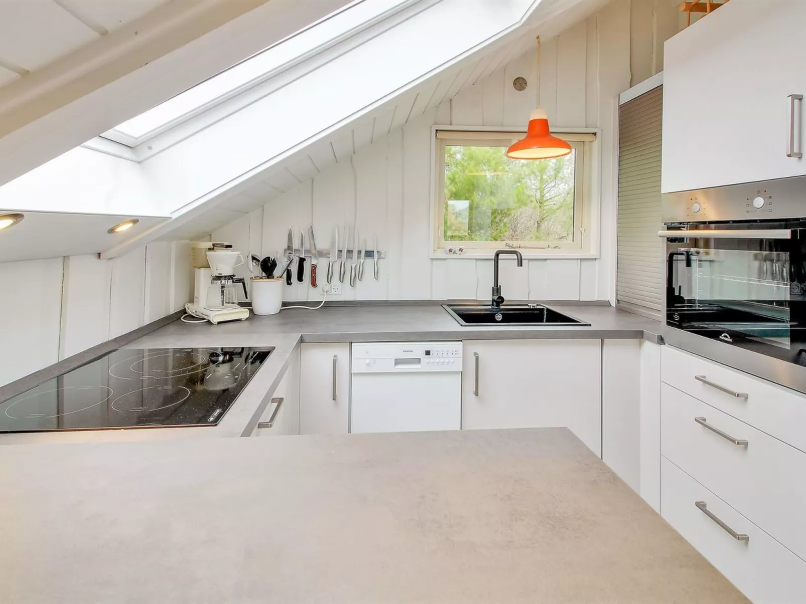 "Josie" - 200m from the sea-Binnen