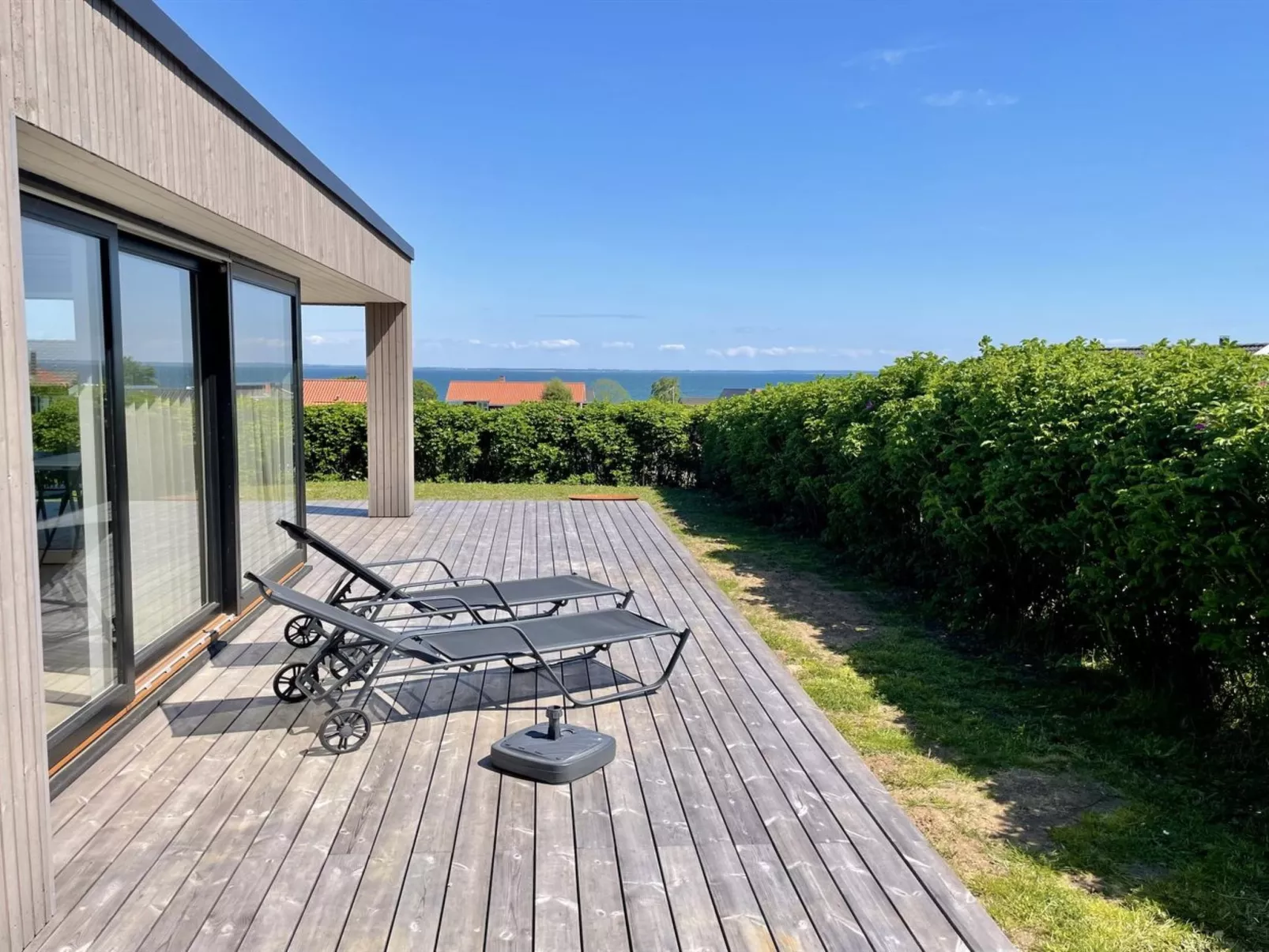 "Ely" - 300m from the sea-Buiten