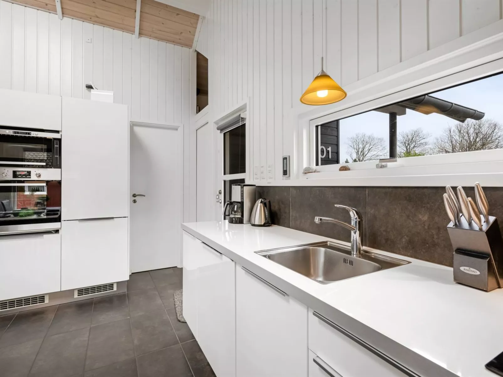 "Ketilbiorn" - 1.2km to the fjord-Binnen