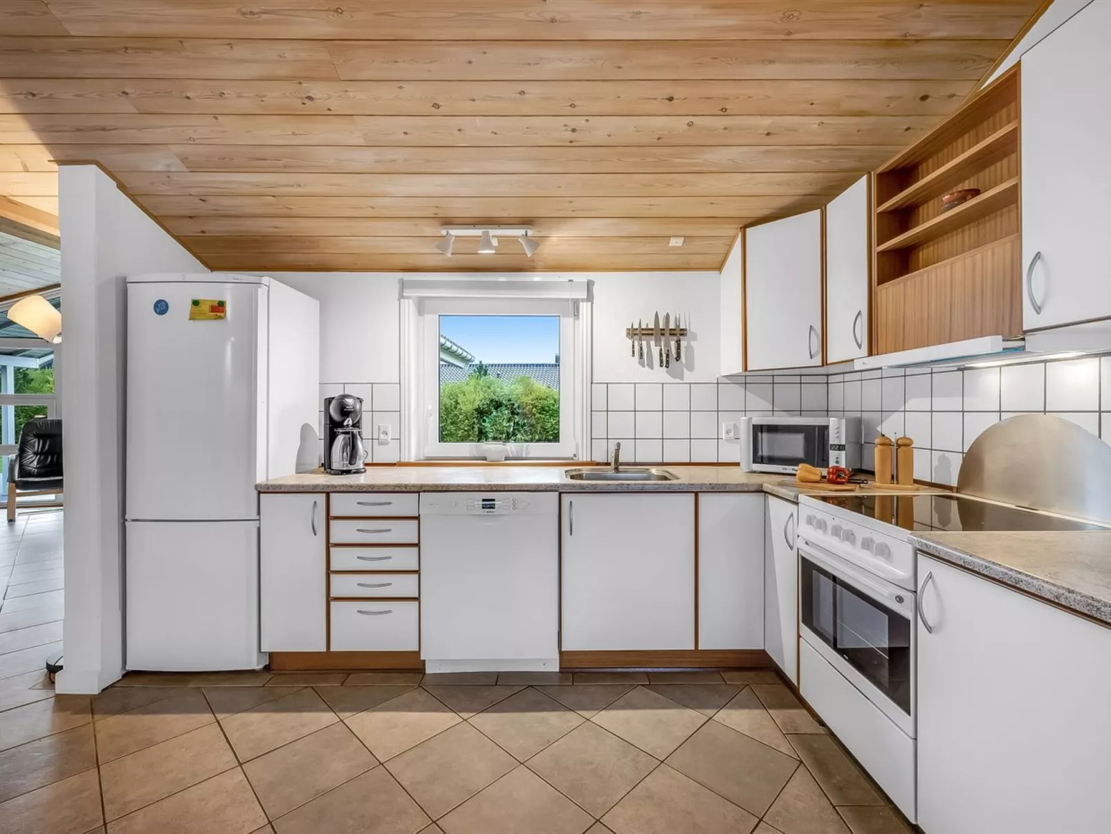 "Ingbritt" - 700m to the fjord-Binnen