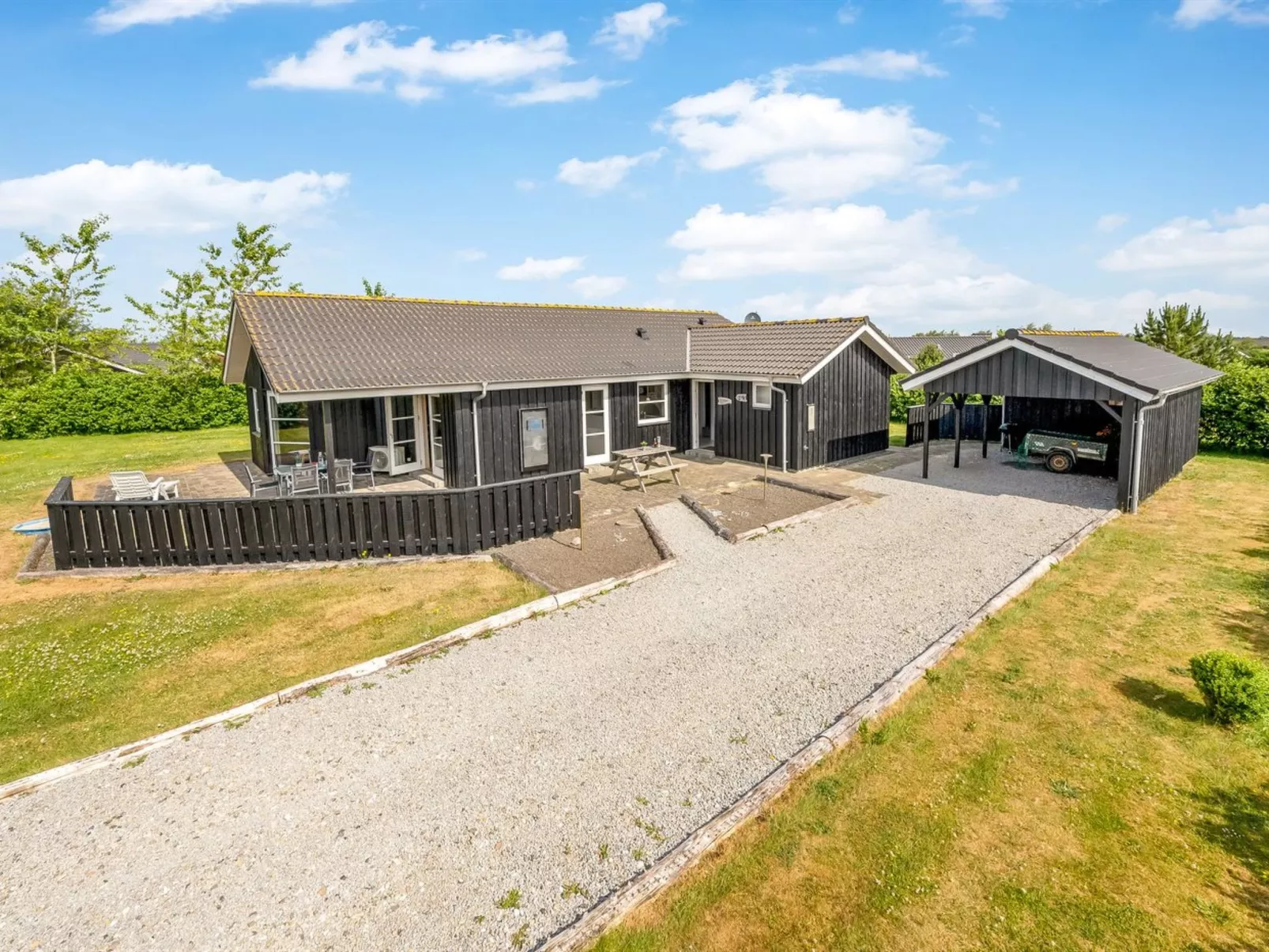 "Saara" - 700m to the fjord-Buiten